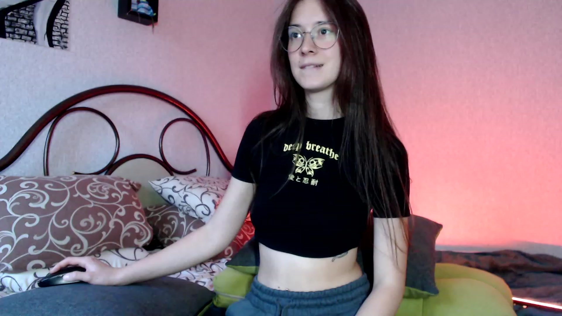 Gallery image thumbnail from Wow__kelly's myfreecams stream on, 10/18/2023, 14:51 image 12 of 20