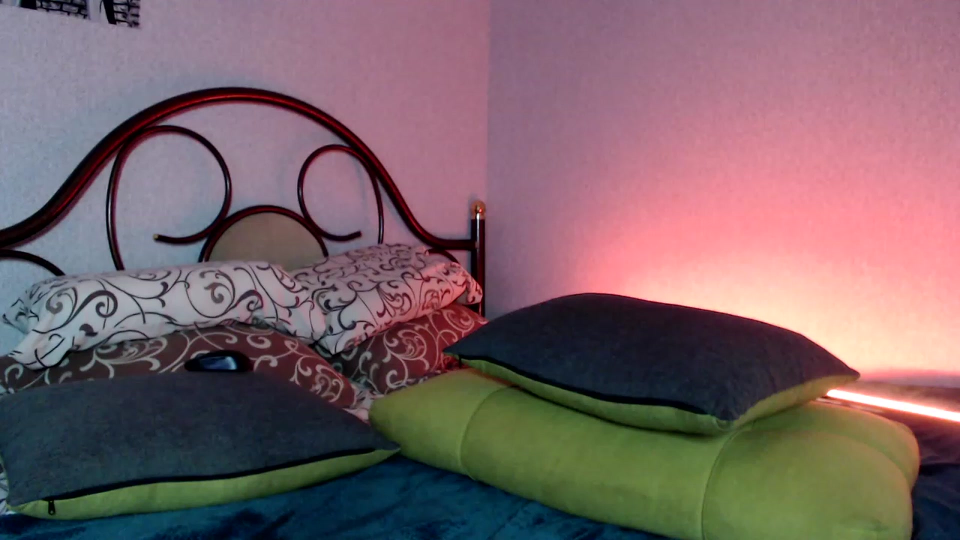 Gallery image thumbnail from Wow__kelly's myfreecams stream on, 10/23/2023, 15:59 image 16 of 20