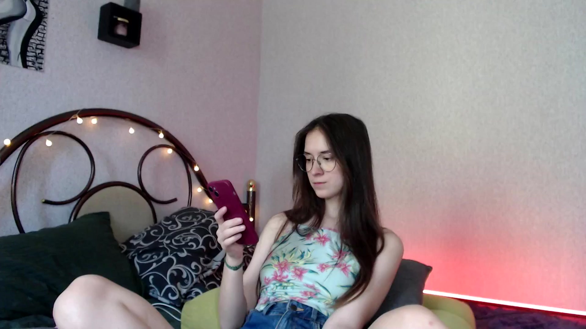 Gallery image thumbnail from Wow__kelly's myfreecams stream on, 07/08/2024, 12:03 image 4 of 20