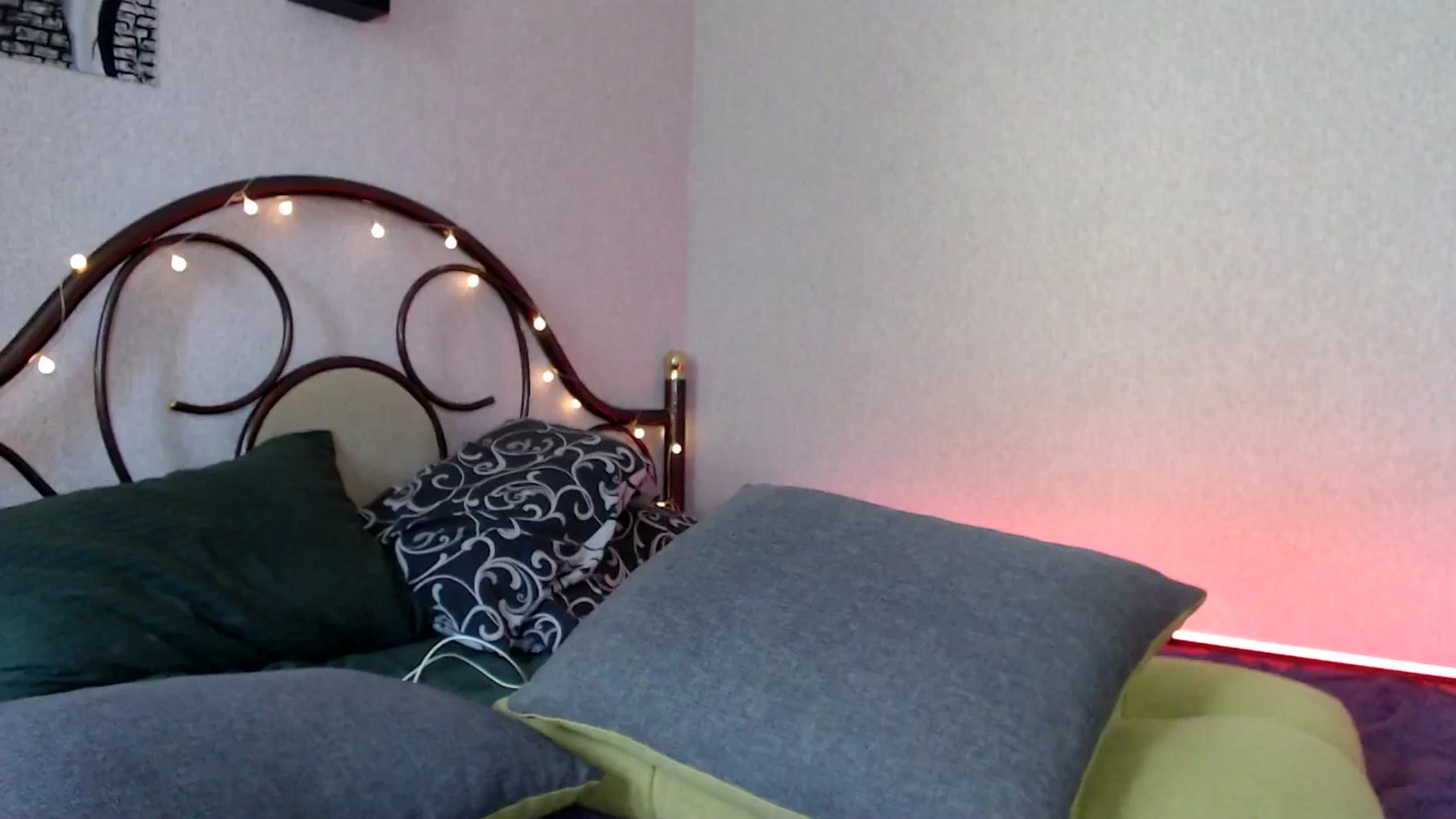Gallery image thumbnail from Wow__kelly's myfreecams stream on, 07/08/2024, 12:03 image 18 of 20