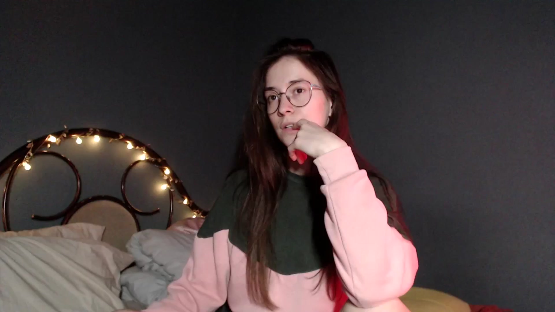 Gallery image thumbnail from Wow__kelly's myfreecams stream on, 12/17/2025, 16:57 image 6 of 20