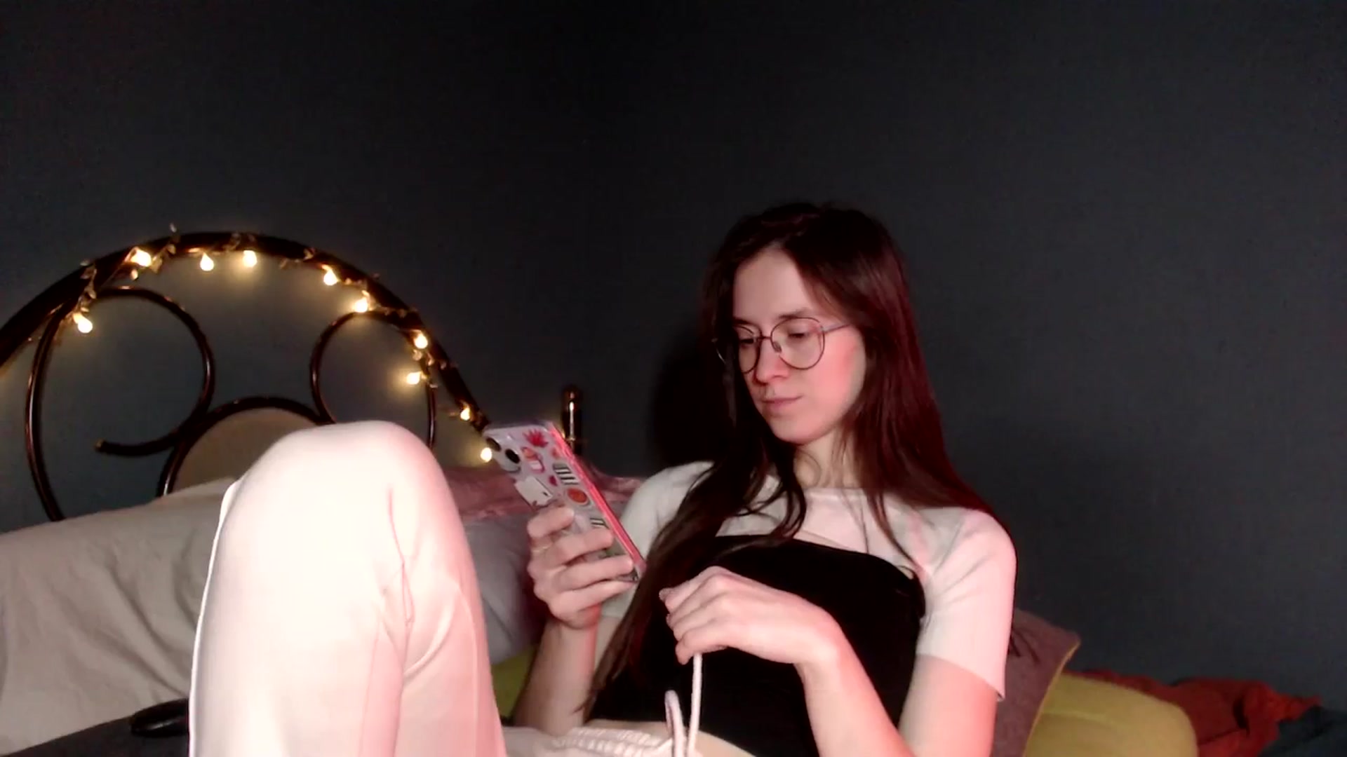 Gallery image thumbnail from Wow__kelly's myfreecams stream on, 12/19/2025, 17:30 image 17 of 20
