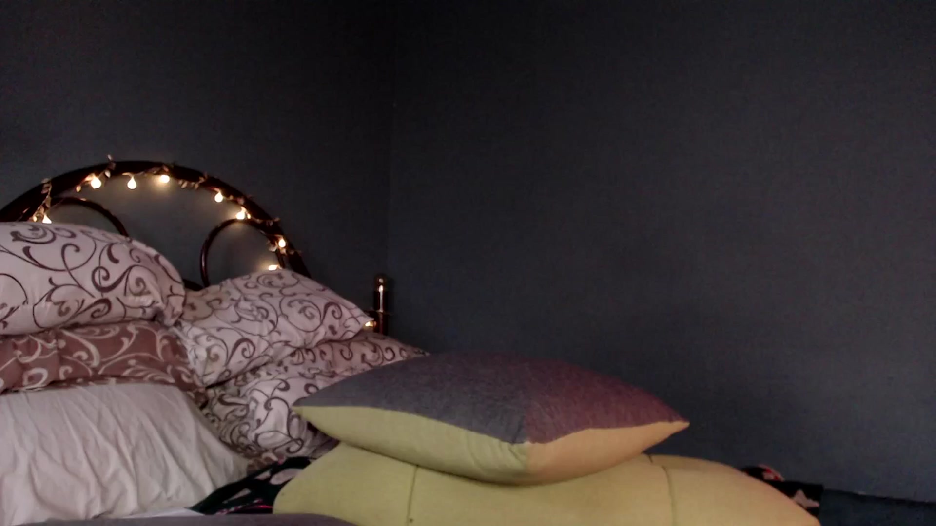 Gallery image thumbnail from Wow__kelly's myfreecams stream on, 04/05/2026, 16:17 image 15 of 20