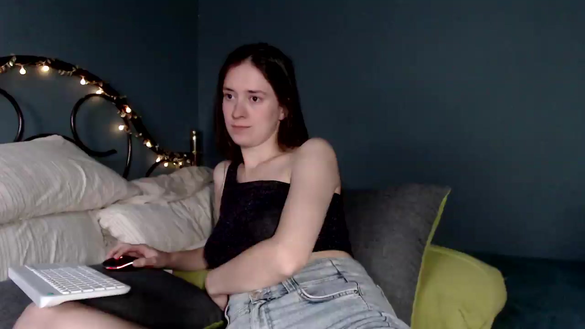 Gallery image thumbnail from Wow__kelly's myfreecams stream on, 08/29/2026, 16:04 image 17 of 20