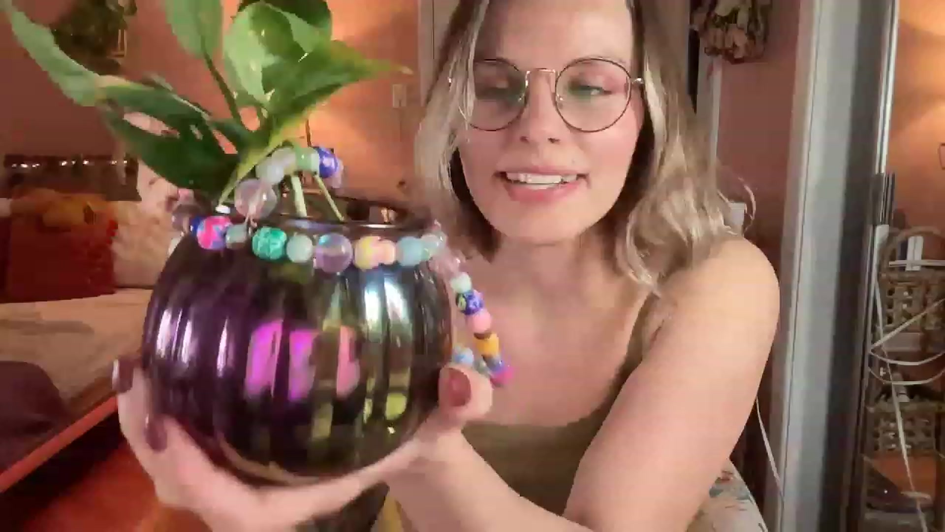 Gallery image thumbnail from XBobbiesWorld's myfreecams stream on, 12/02/2022, 04:51 image 6 of 20