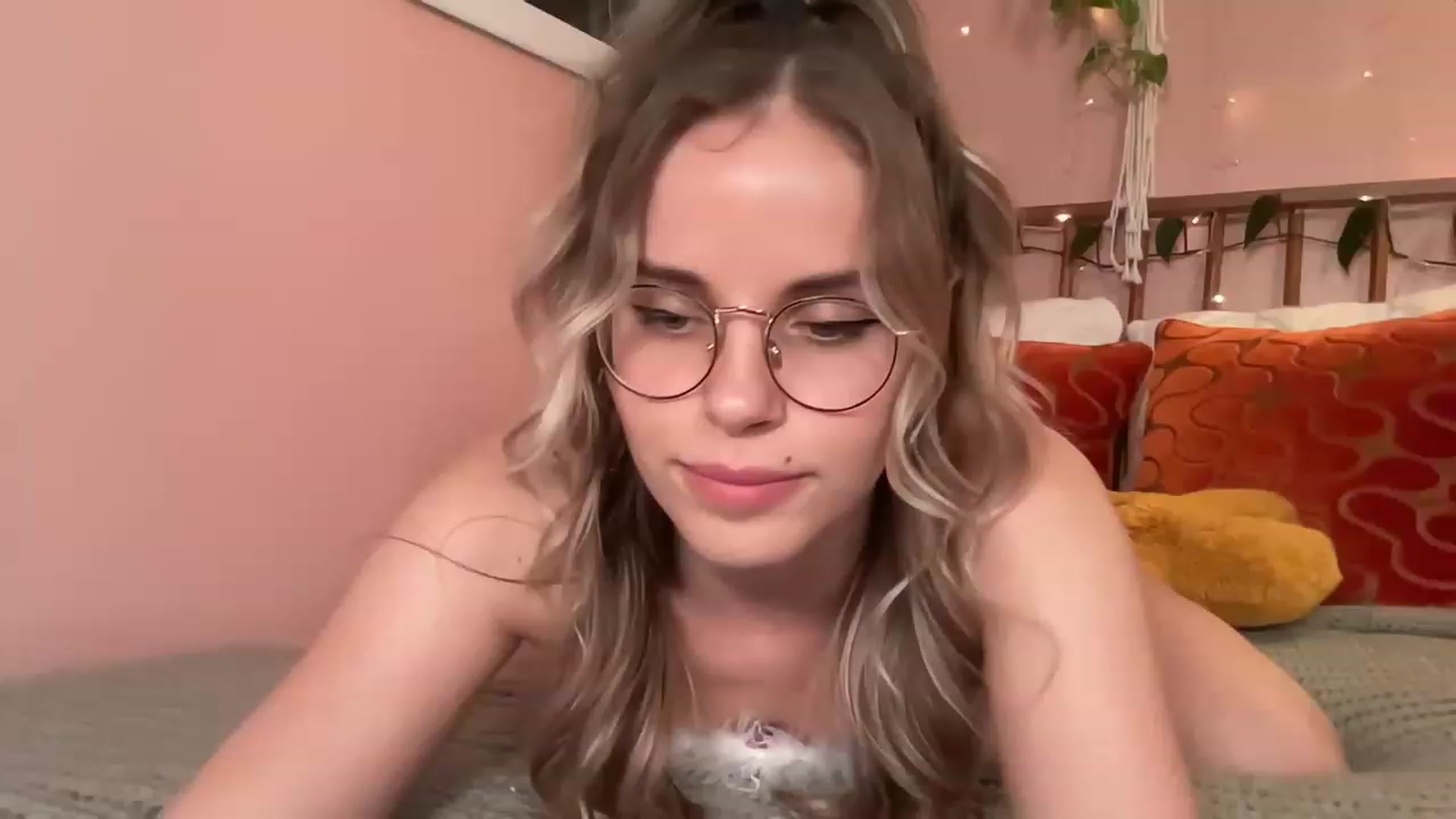 Gallery image thumbnail from XBobbiesWorld's myfreecams stream on, 12/07/2022, 05:04 image 14 of 20