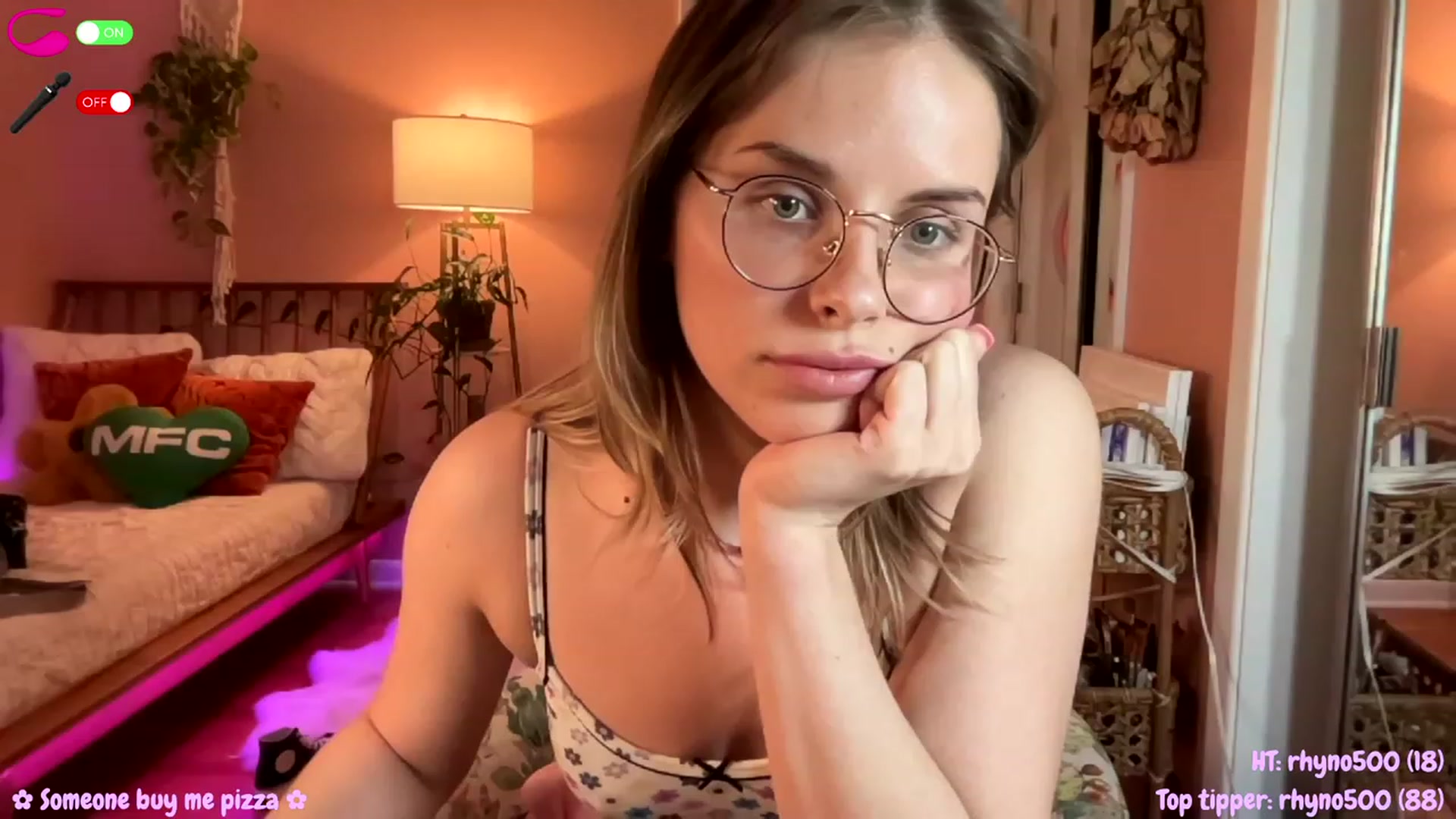 Gallery image thumbnail from XBobbiesWorld's myfreecams stream on, 02/03/2023, 24:46 image 14 of 20