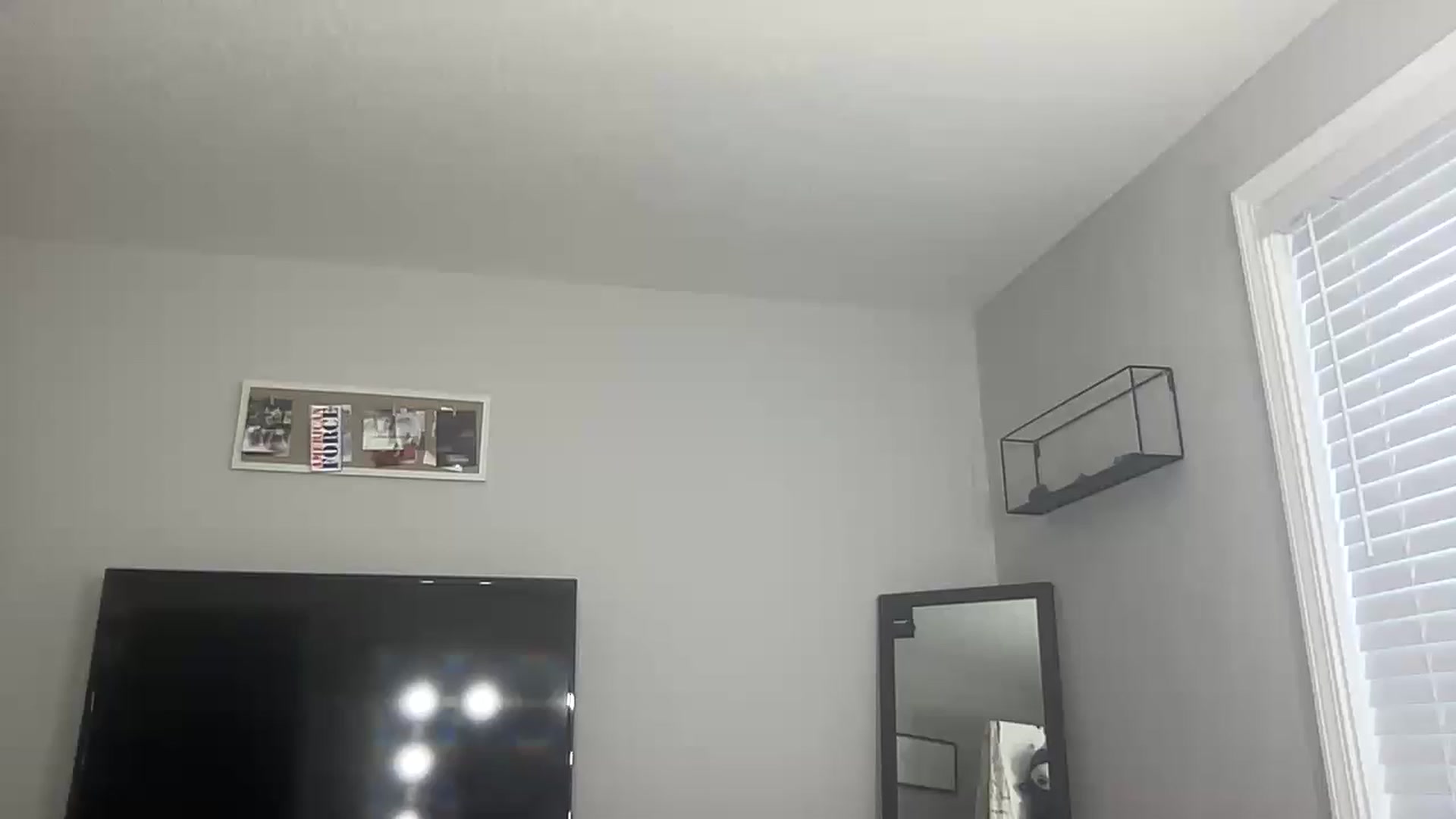 Gallery image thumbnail from XEllieraeX's myfreecams stream on, 12/22/2022, 14:38 image 5 of 20