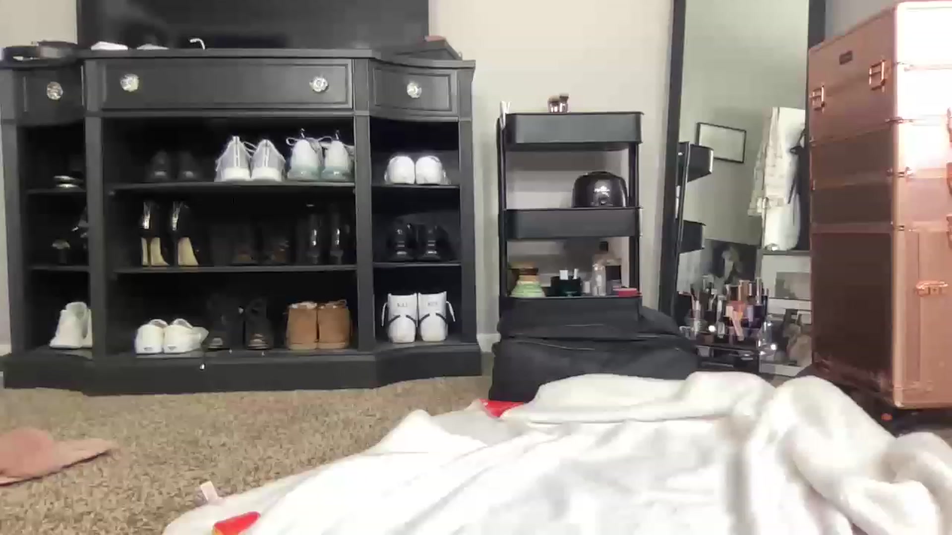 Gallery image thumbnail from XEllieraeX's myfreecams stream on, 12/22/2022, 17:17 image 1 of 20