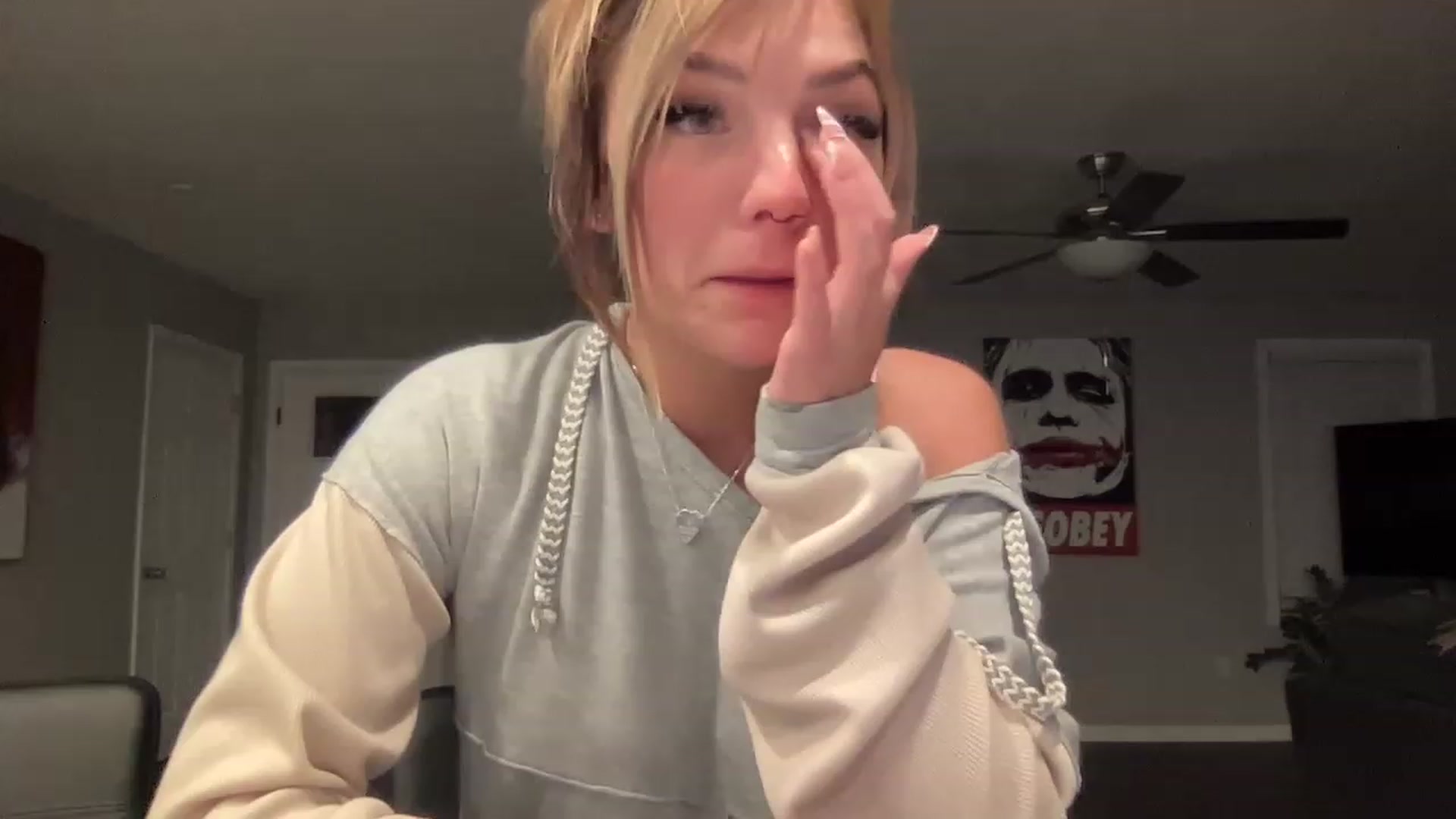 Gallery image thumbnail from XEllieraeX's myfreecams stream on, 12/24/2022, 05:09 image 15 of 20