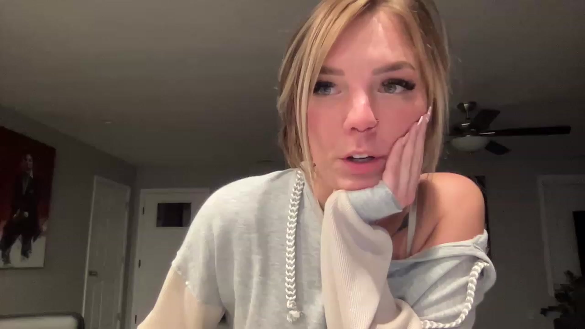 Gallery image thumbnail from XEllieraeX's myfreecams stream on, 12/24/2022, 05:09 image 18 of 20