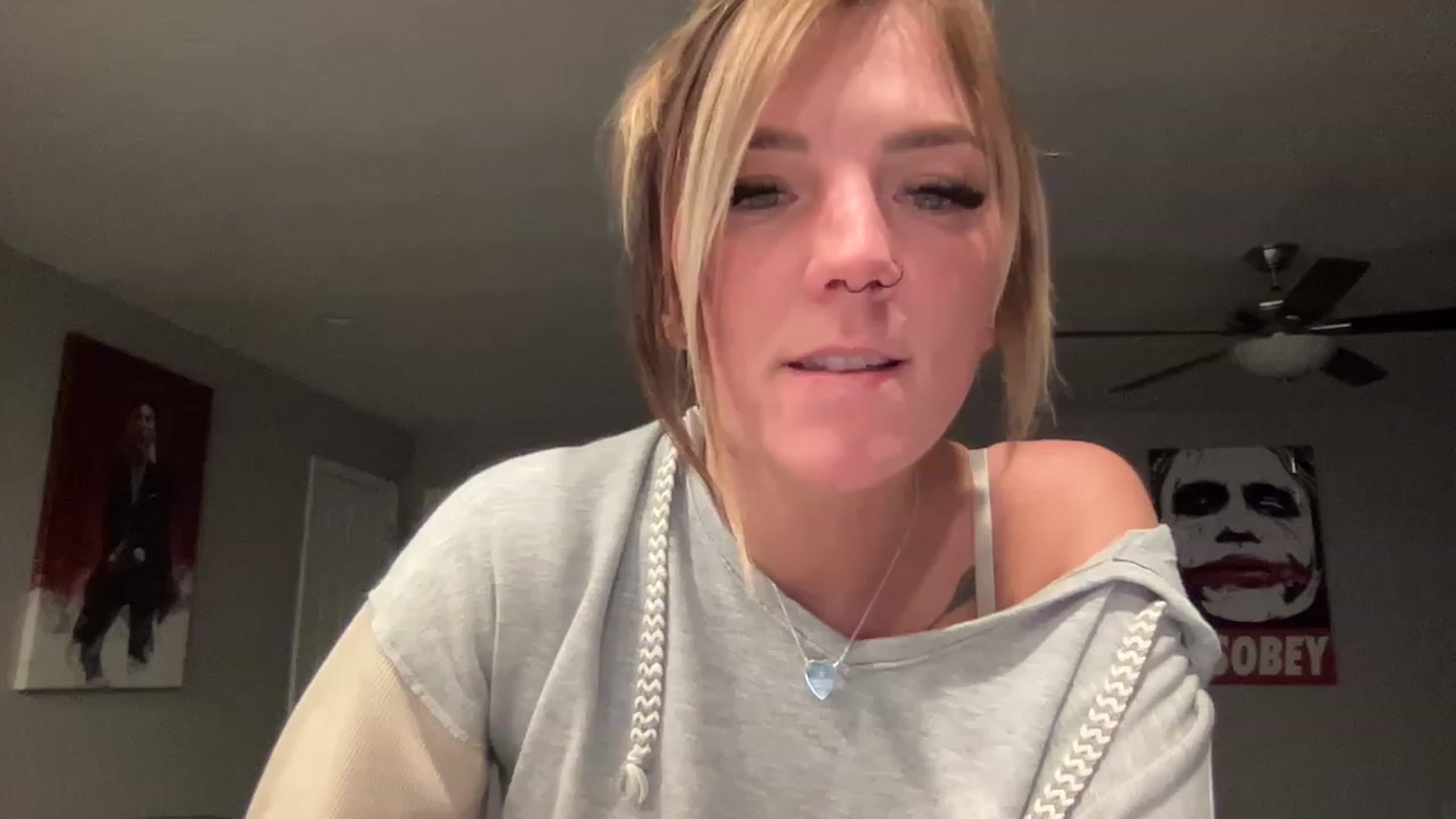 Gallery image thumbnail from XEllieraeX's myfreecams stream on, 12/24/2022, 05:09 image 12 of 20