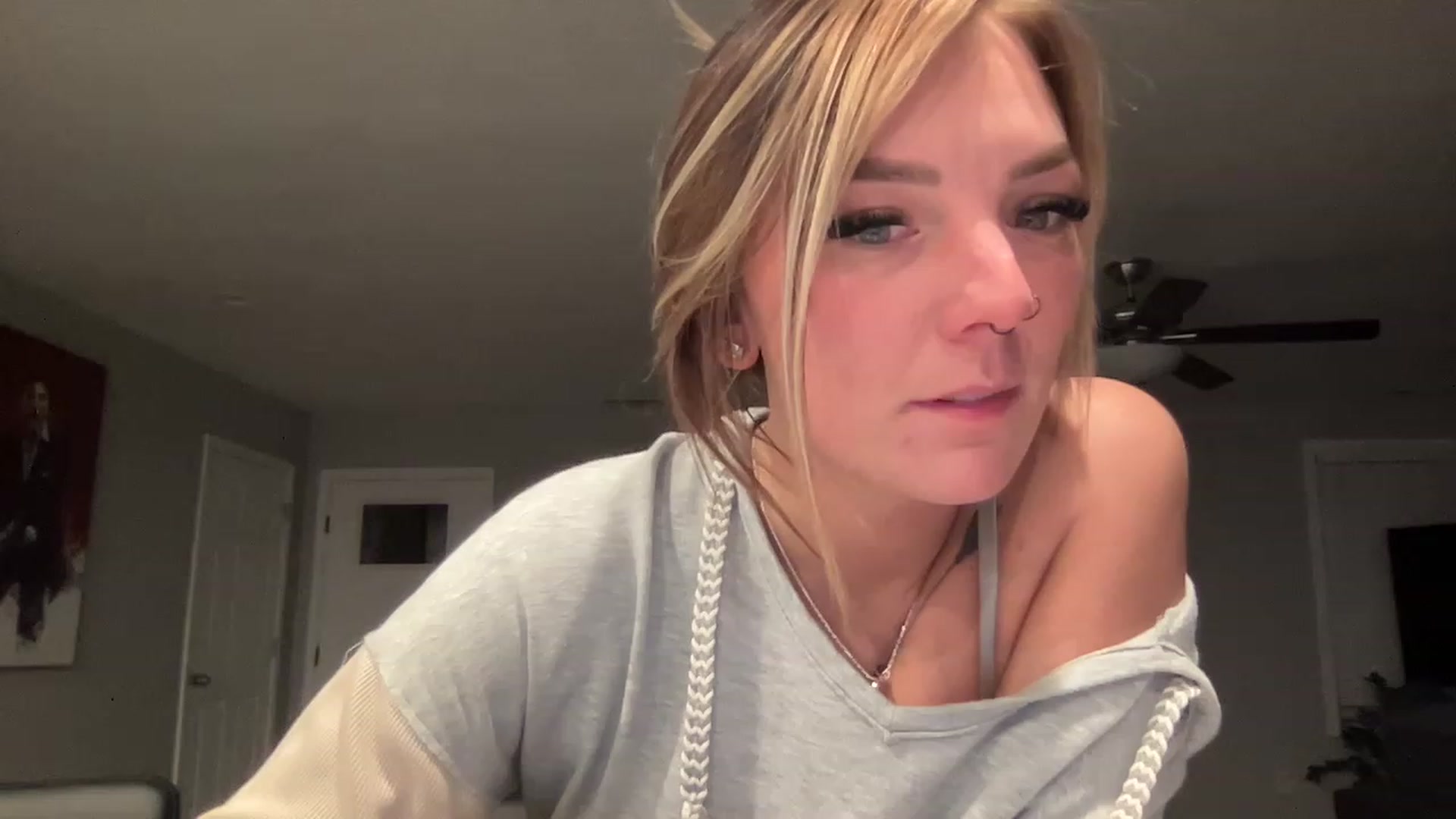 Gallery image thumbnail from XEllieraeX's myfreecams stream on, 12/24/2022, 05:09 image 20 of 20