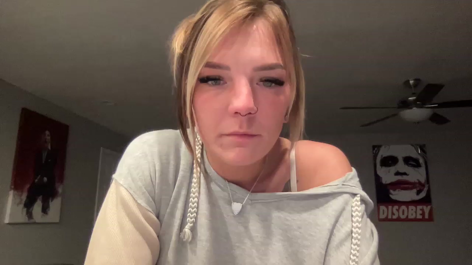 Gallery image thumbnail from XEllieraeX's myfreecams stream on, 12/24/2022, 05:09 image 11 of 20