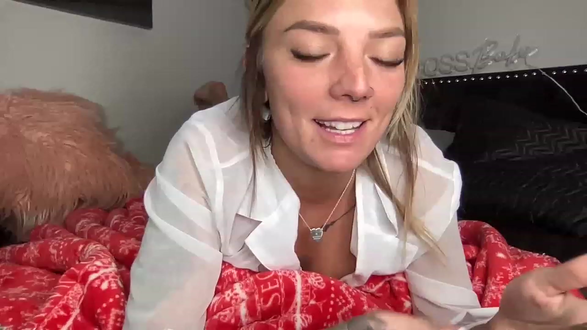 Gallery image thumbnail from XEllieraeX's myfreecams stream on, 12/26/2022, 20:05 image 9 of 20