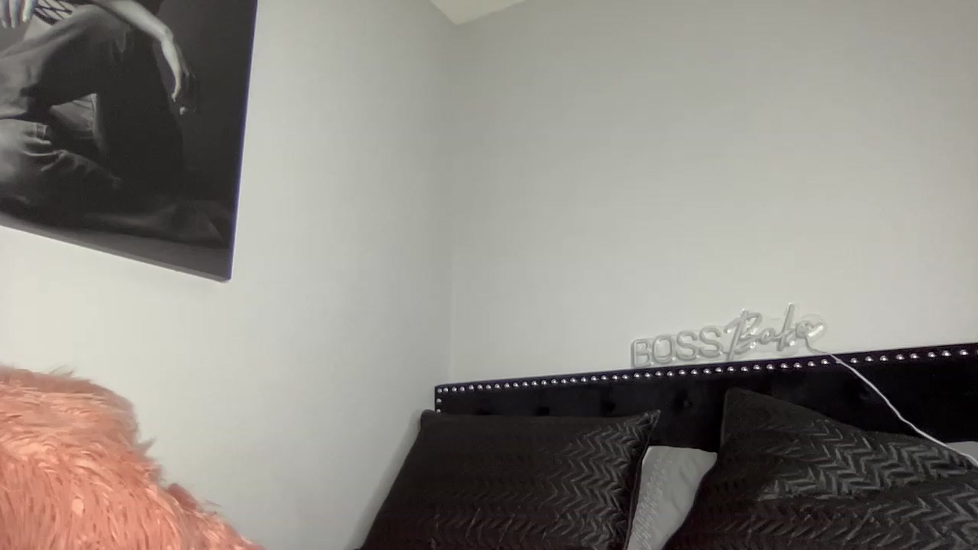 Gallery image thumbnail from XEllieraeX's myfreecams stream on, 12/26/2022, 20:05 image 8 of 20
