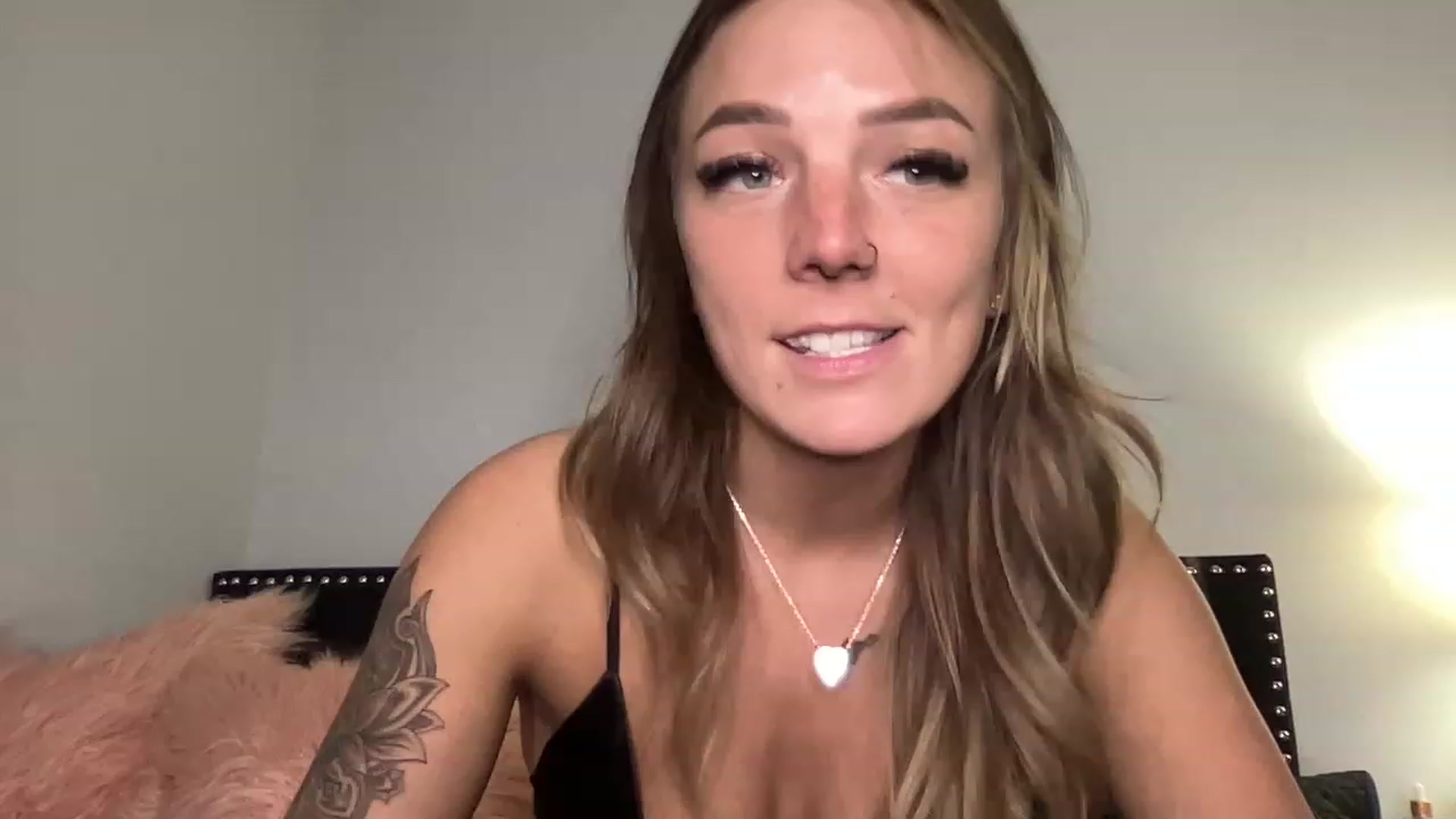 Gallery image thumbnail from XEllieraeX's myfreecams stream on, 12/27/2022, 03:39 image 1 of 20