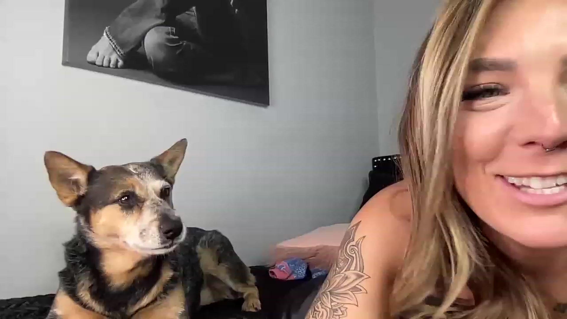 Gallery image thumbnail from XEllieraeX's myfreecams stream on, 12/28/2022, 03:10 image 17 of 20