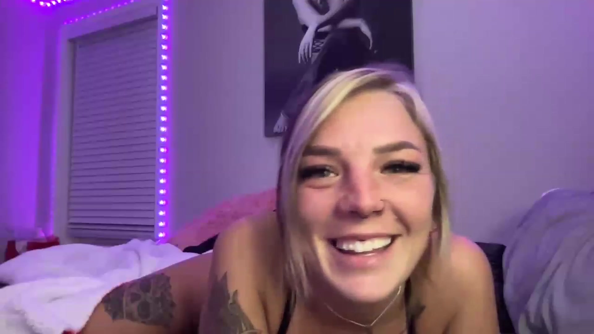 Gallery image thumbnail from XEllieraeX's myfreecams stream on, 01/07/2023, 04:47 image 14 of 20