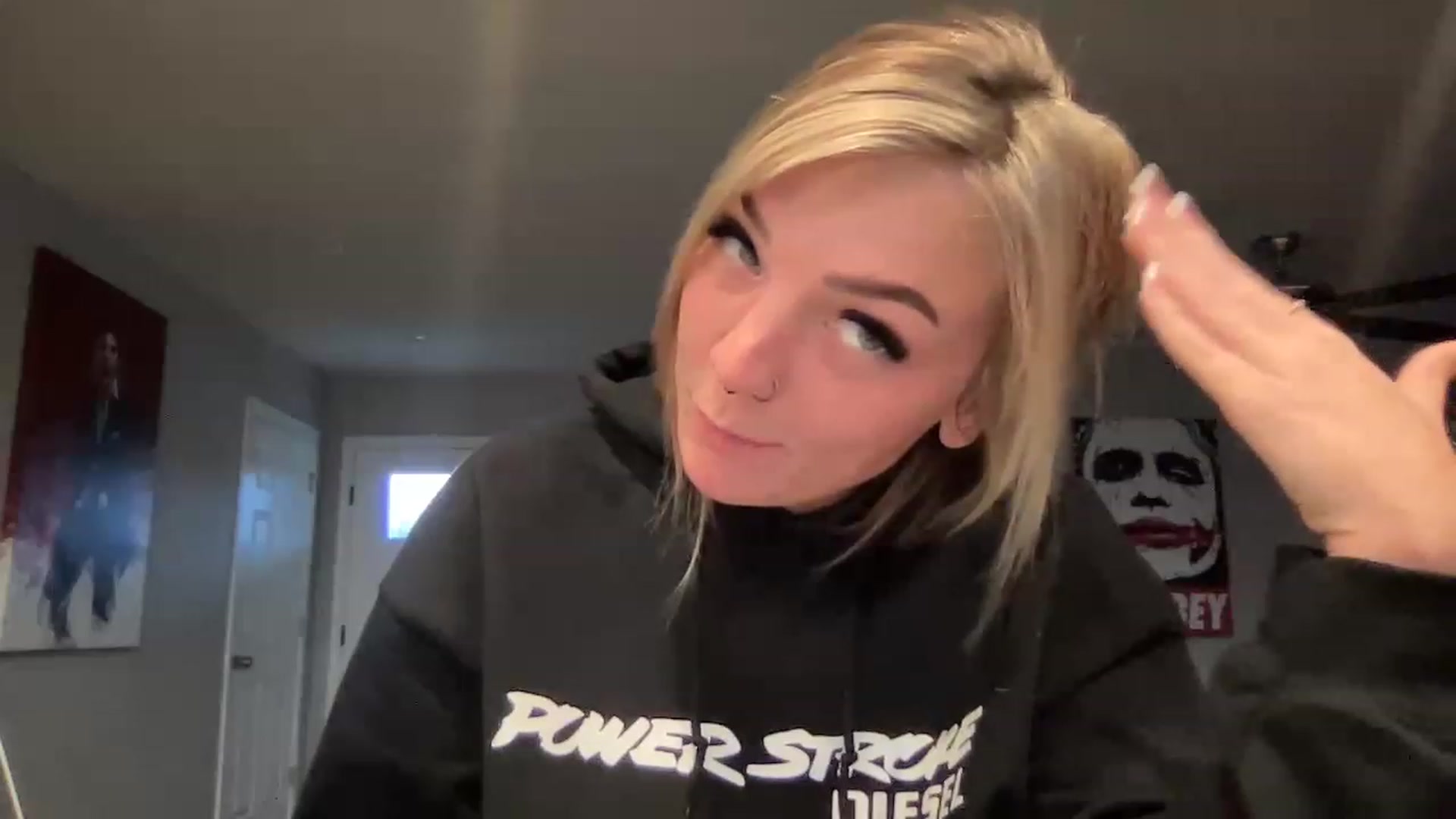 Gallery image thumbnail from XEllieraeX's myfreecams stream on, 01/16/2023, 22:07 image 19 of 20