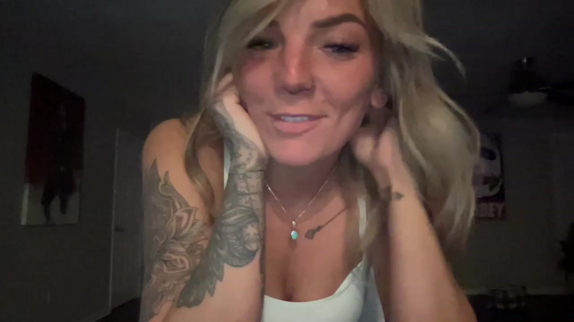 Gallery image thumbnail from XEllieraeX's myfreecams stream on, 02/07/2023, 07:44 image 10 of 20