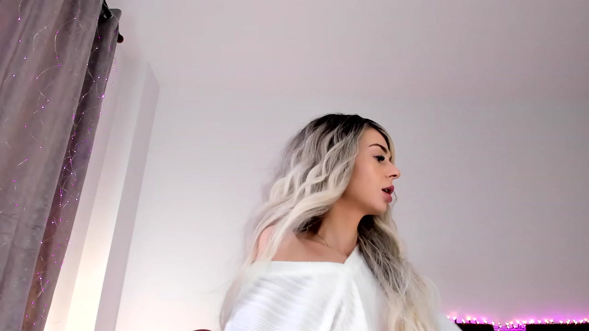 Gallery image thumbnail from XLorraine's myfreecams stream on, 12/17/2023, 13:47 image 17 of 20
