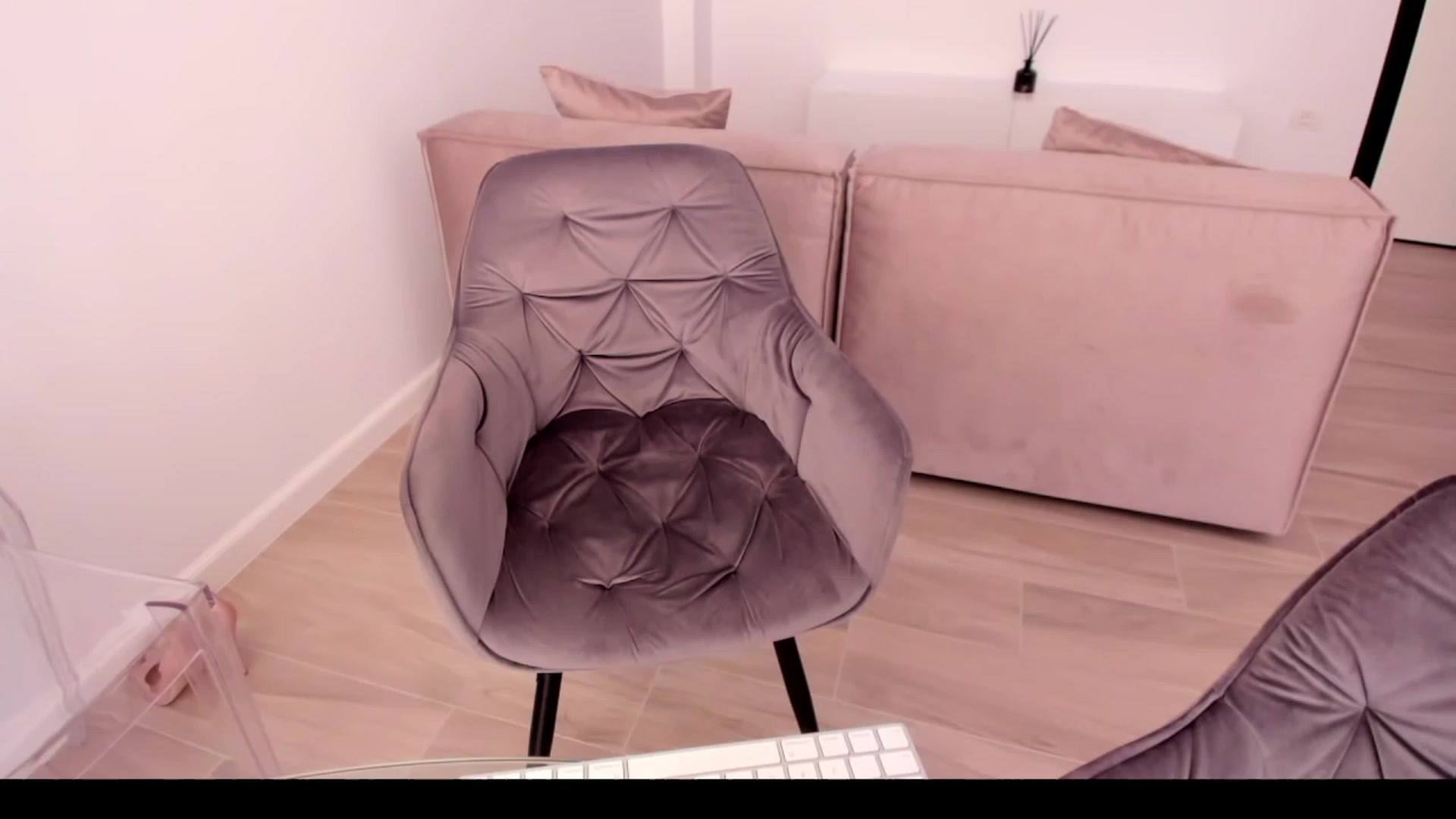 Gallery image thumbnail from XMirrabbellaX's myfreecams stream on, 12/05/2022, 14:33 image 19 of 20