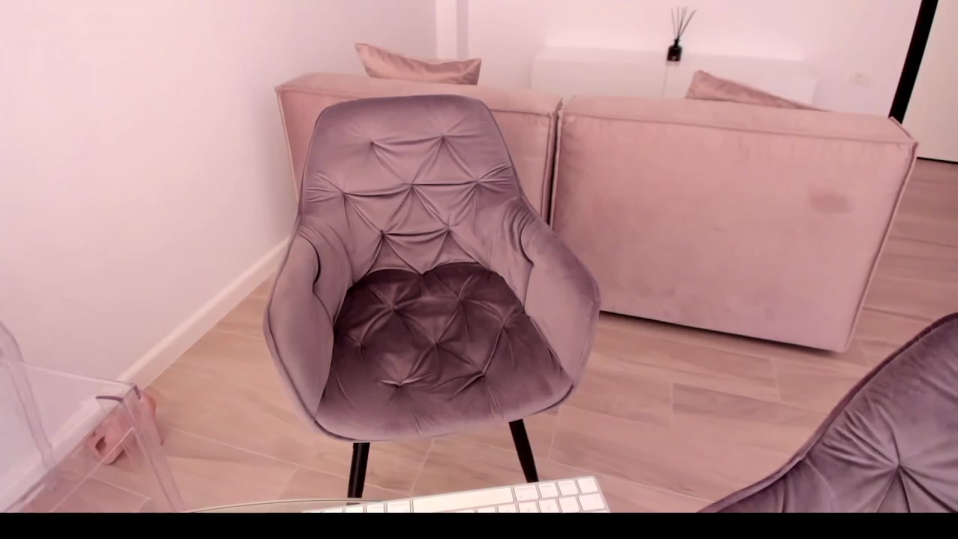 Gallery image thumbnail from XMirrabbellaX's myfreecams stream on, 12/05/2022, 14:33 image 20 of 20