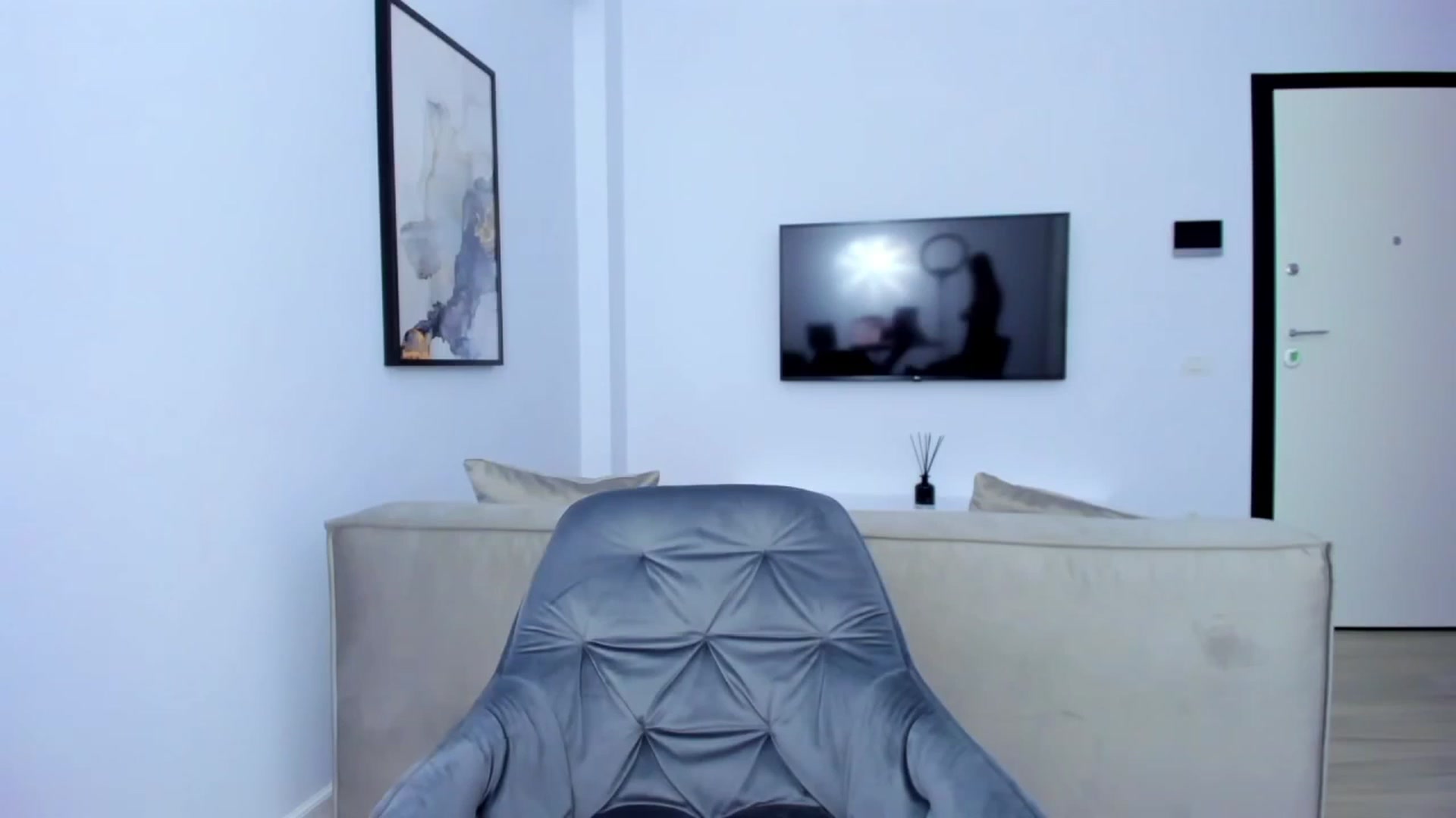 Gallery image thumbnail from XMirrabbellaX's myfreecams stream on, 12/06/2022, 13:44 image 18 of 20