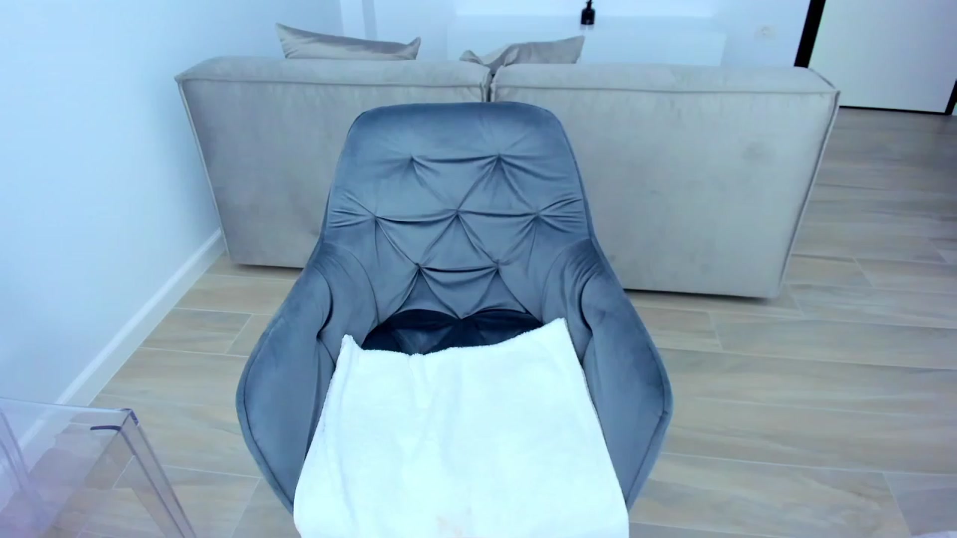 Gallery image thumbnail from XMirrabbellaX's myfreecams stream on, 12/10/2022, 15:19 image 1 of 20