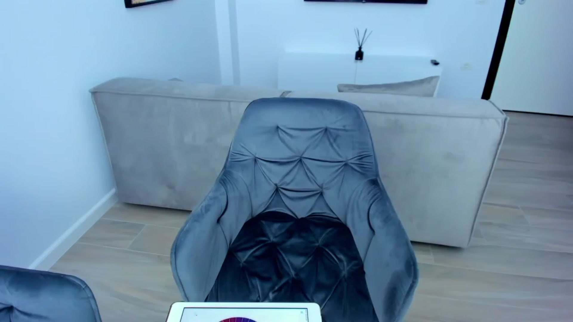 Gallery image thumbnail from XMirrabbellaX's myfreecams stream on, 01/10/2023, 15:42 image 15 of 20