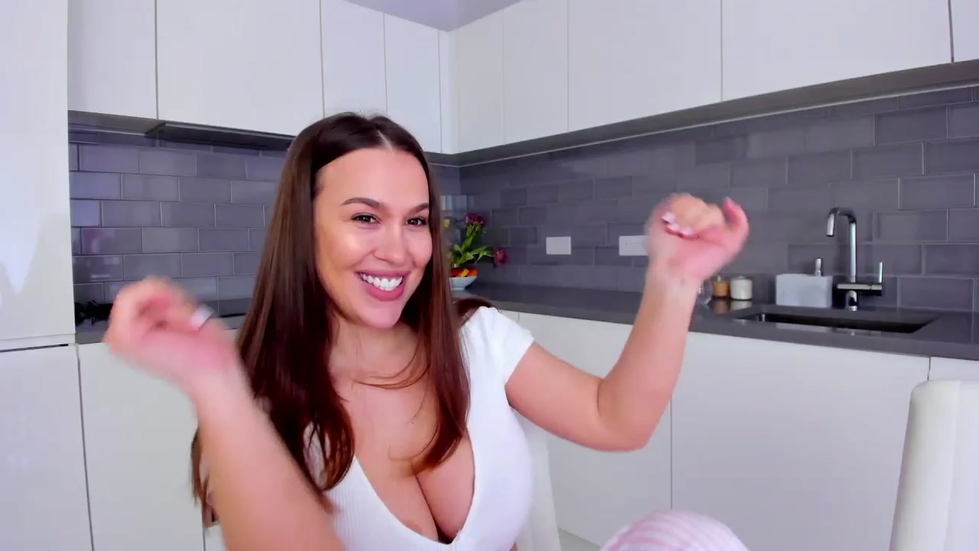 Gallery image thumbnail from XMirrabbellaX's myfreecams stream on, 03/14/2023, 13:38 image 12 of 20