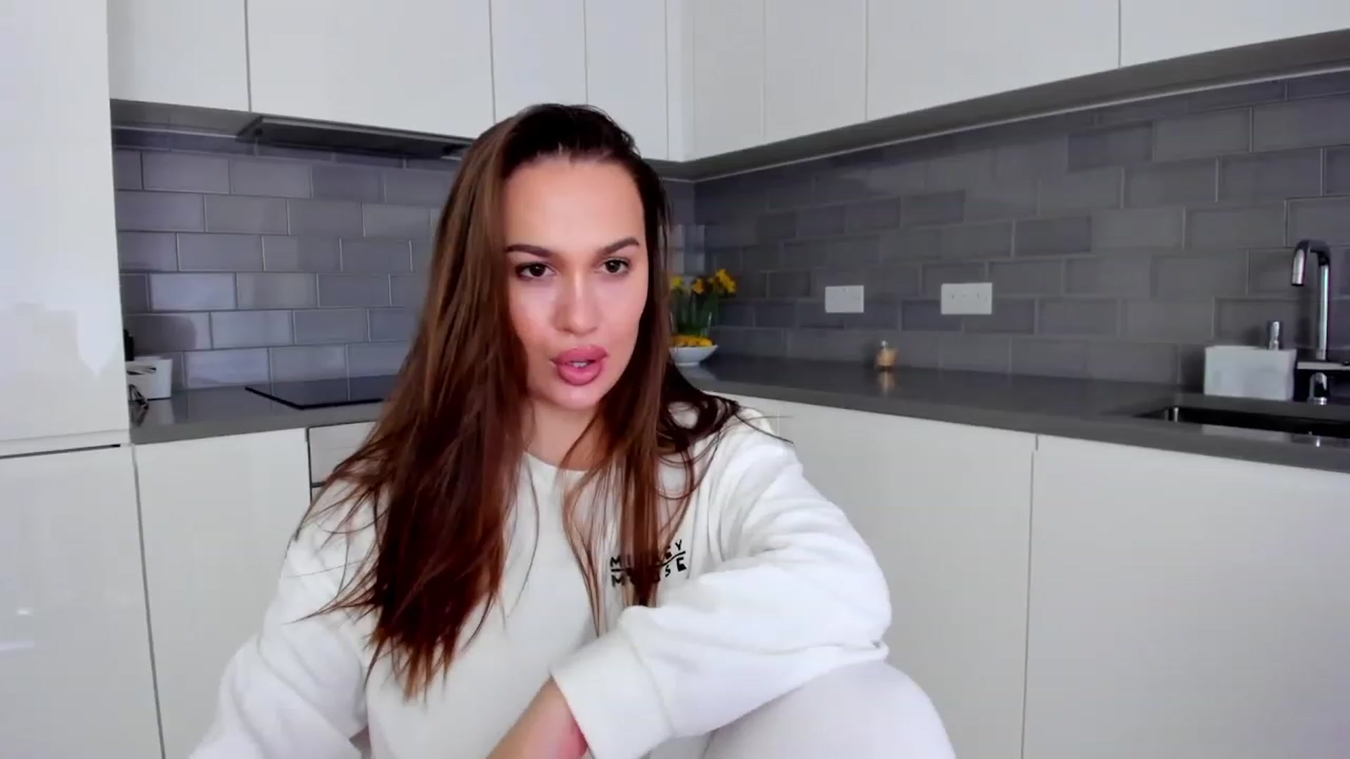 Gallery image thumbnail from XMirrabbellaX's myfreecams stream on, 03/20/2023, 13:43 image 7 of 20