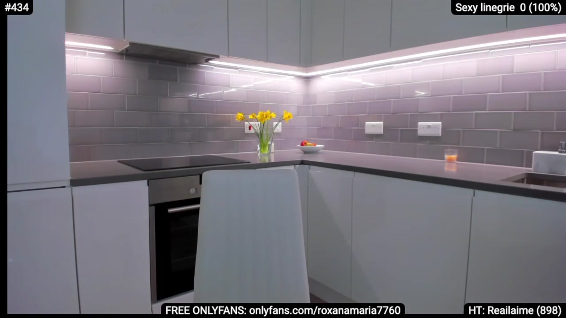 Gallery image thumbnail from XMirrabbellaX's myfreecams stream on, 03/31/2023, 16:32 image 19 of 20