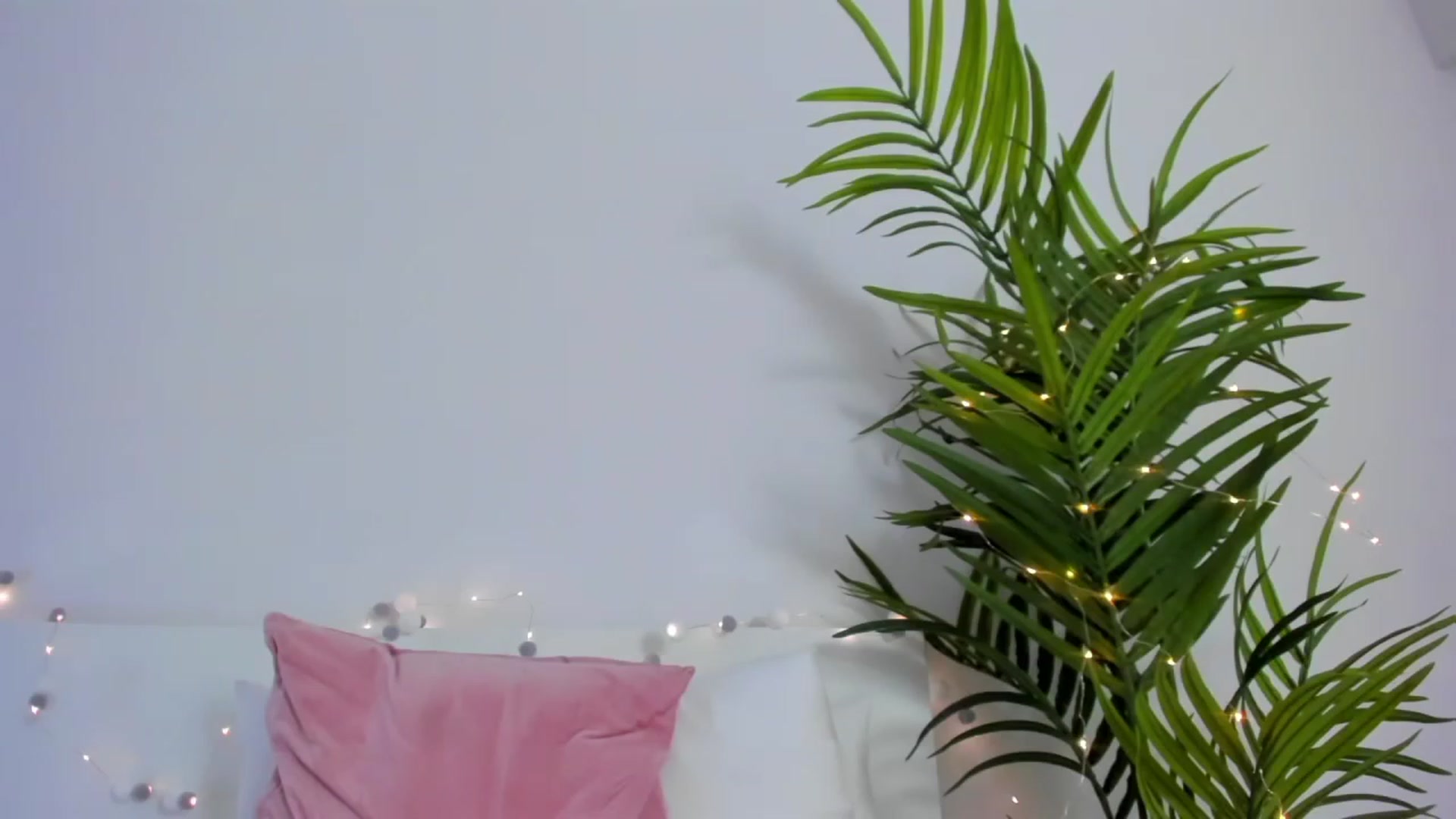 Gallery image thumbnail from XMirrabbellaX's myfreecams stream on, 04/13/2023, 11:43 image 14 of 20