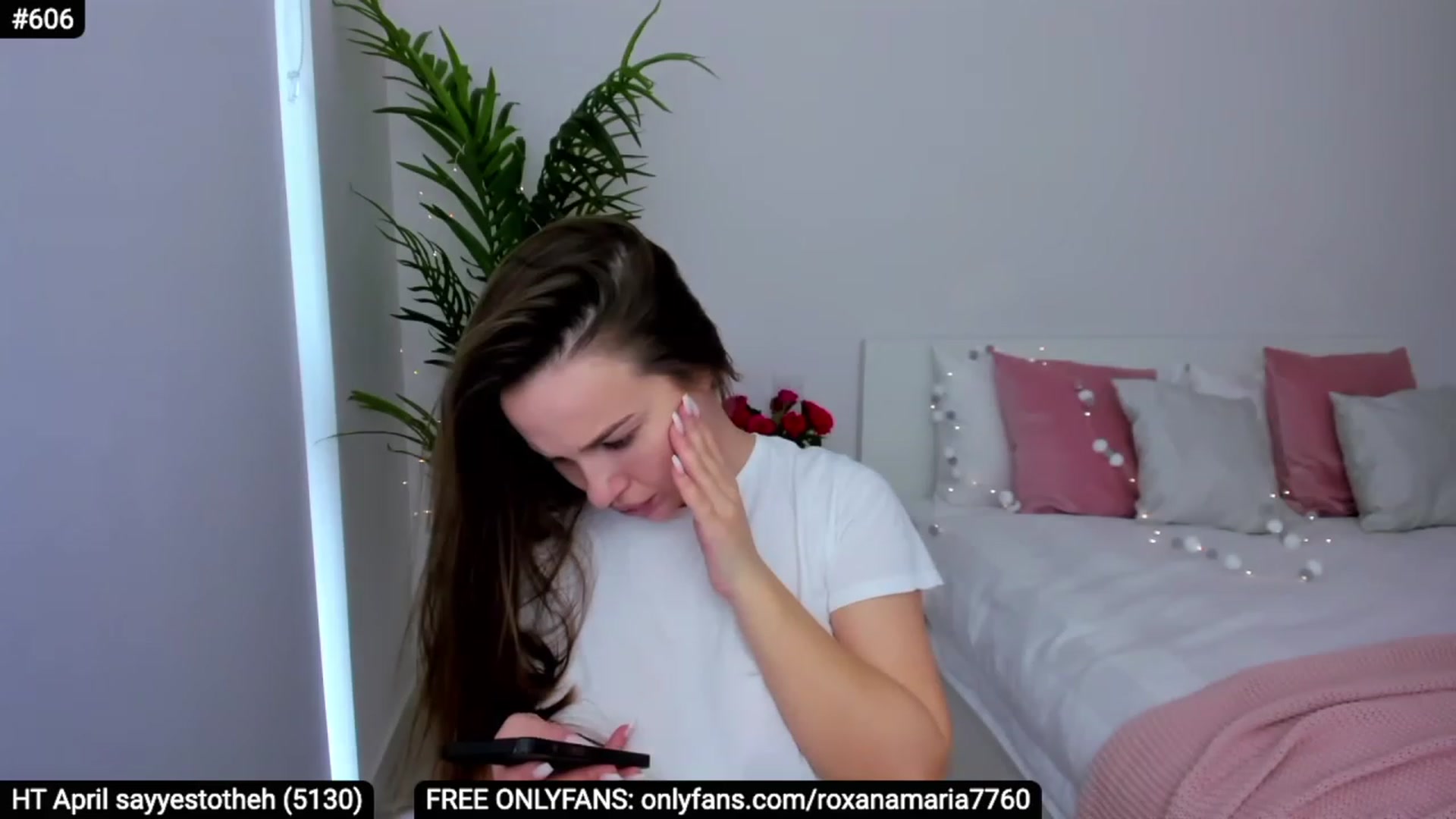 Gallery image thumbnail from XMirrabbellaX's myfreecams stream on, 04/18/2023, 13:42 image 15 of 20