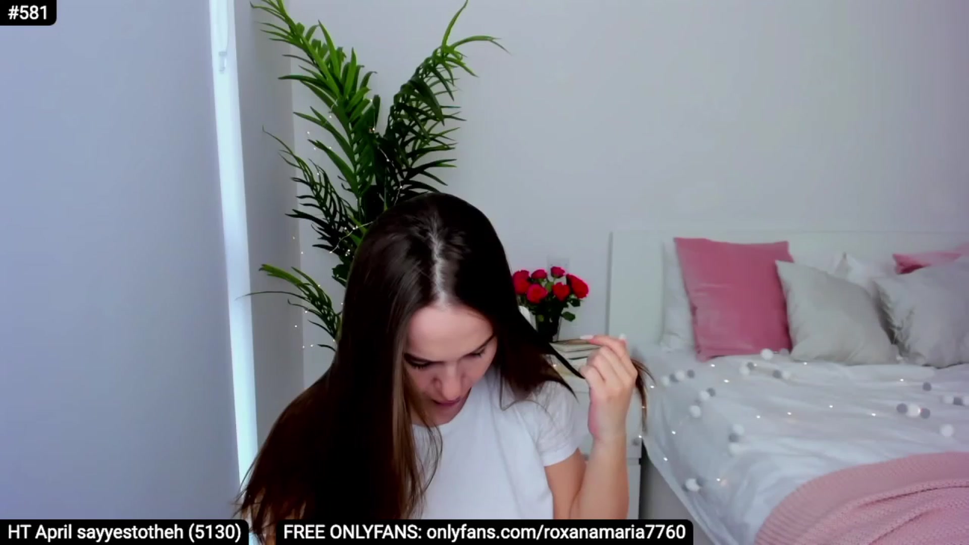 Gallery image thumbnail from XMirrabbellaX's myfreecams stream on, 04/18/2023, 15:38 image 16 of 20