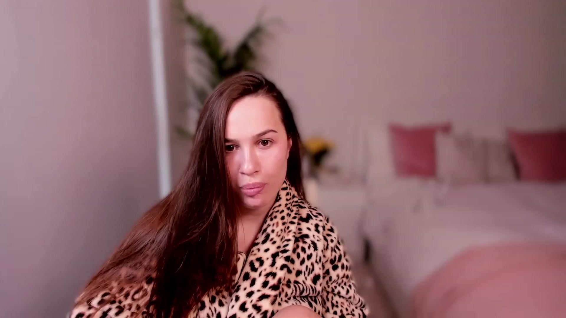 Gallery image thumbnail from XMirrabbellaX's myfreecams stream on, 04/24/2023, 17:39 image 4 of 20