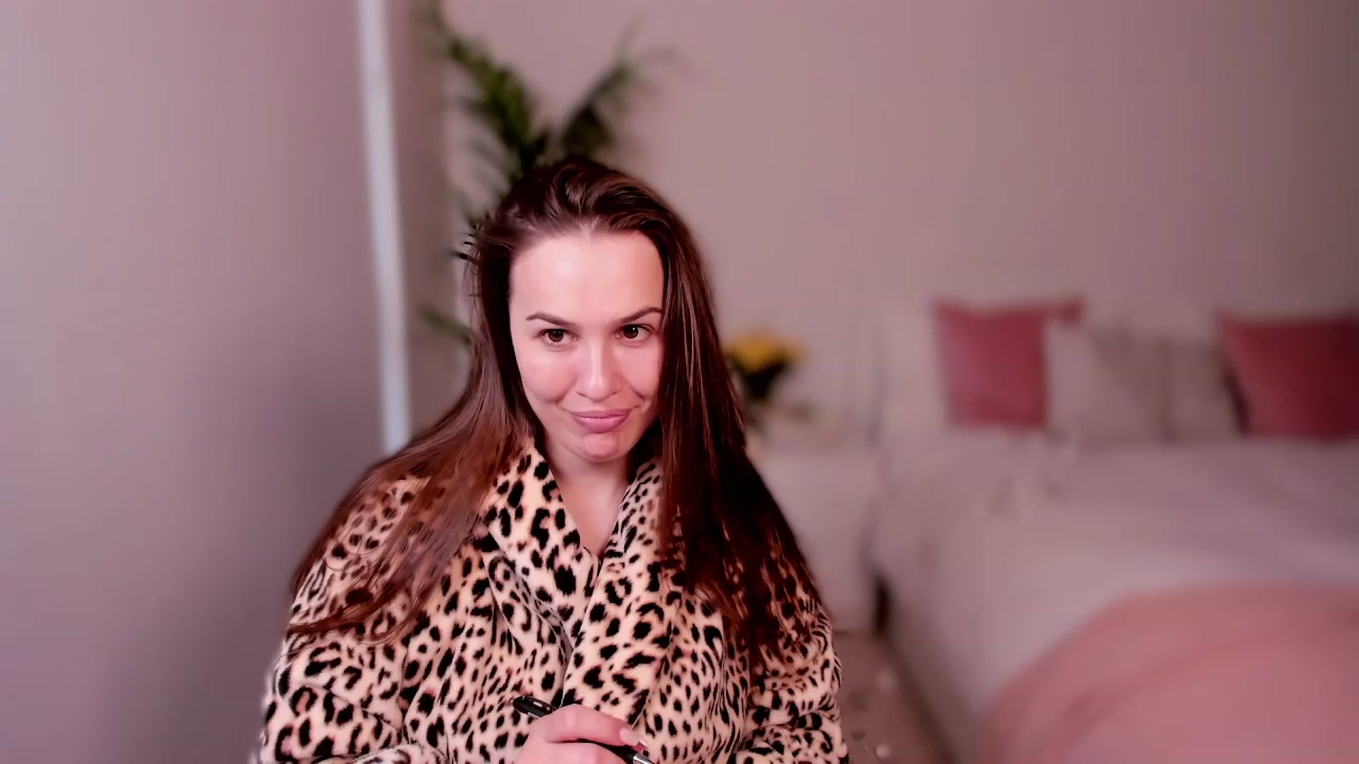 Gallery image thumbnail from XMirrabbellaX's myfreecams stream on, 04/24/2023, 17:39 image 9 of 20