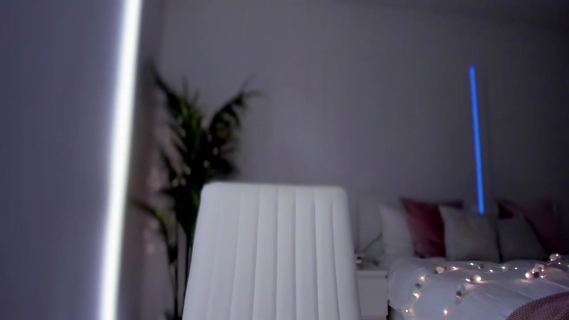 Gallery image thumbnail from XMirrabbellaX's myfreecams stream on, 04/25/2023, 17:36 image 6 of 20