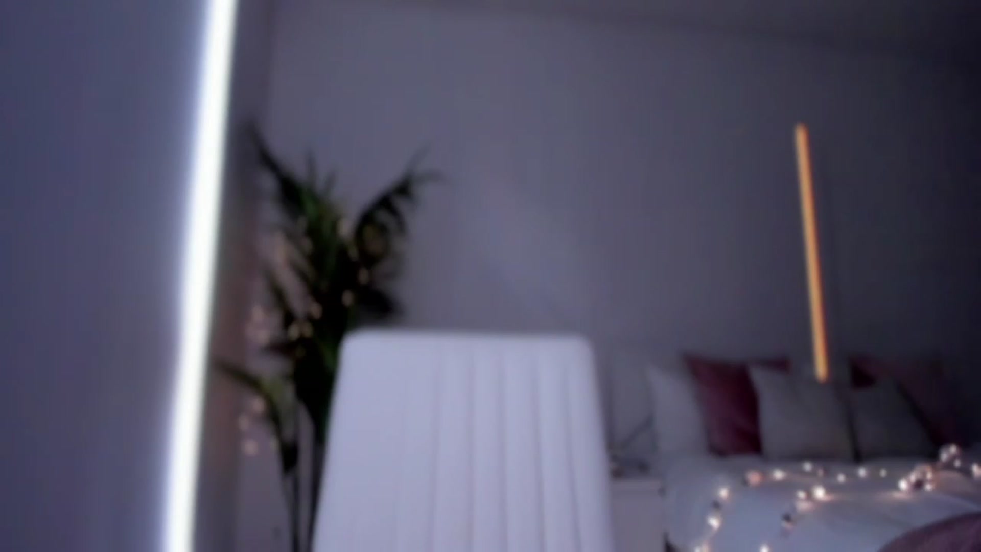Gallery image thumbnail from XMirrabbellaX's myfreecams stream on, 04/25/2023, 17:36 image 10 of 20