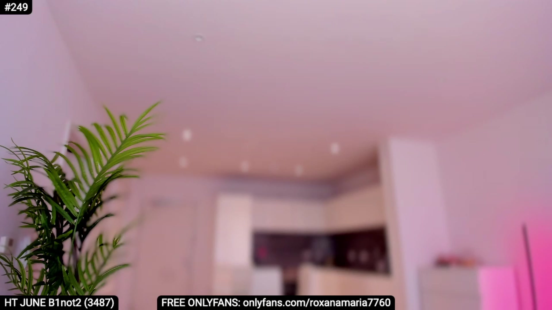 Gallery image thumbnail from XMirrabbellaX's myfreecams stream on, 06/14/2023, 14:31 image 9 of 20