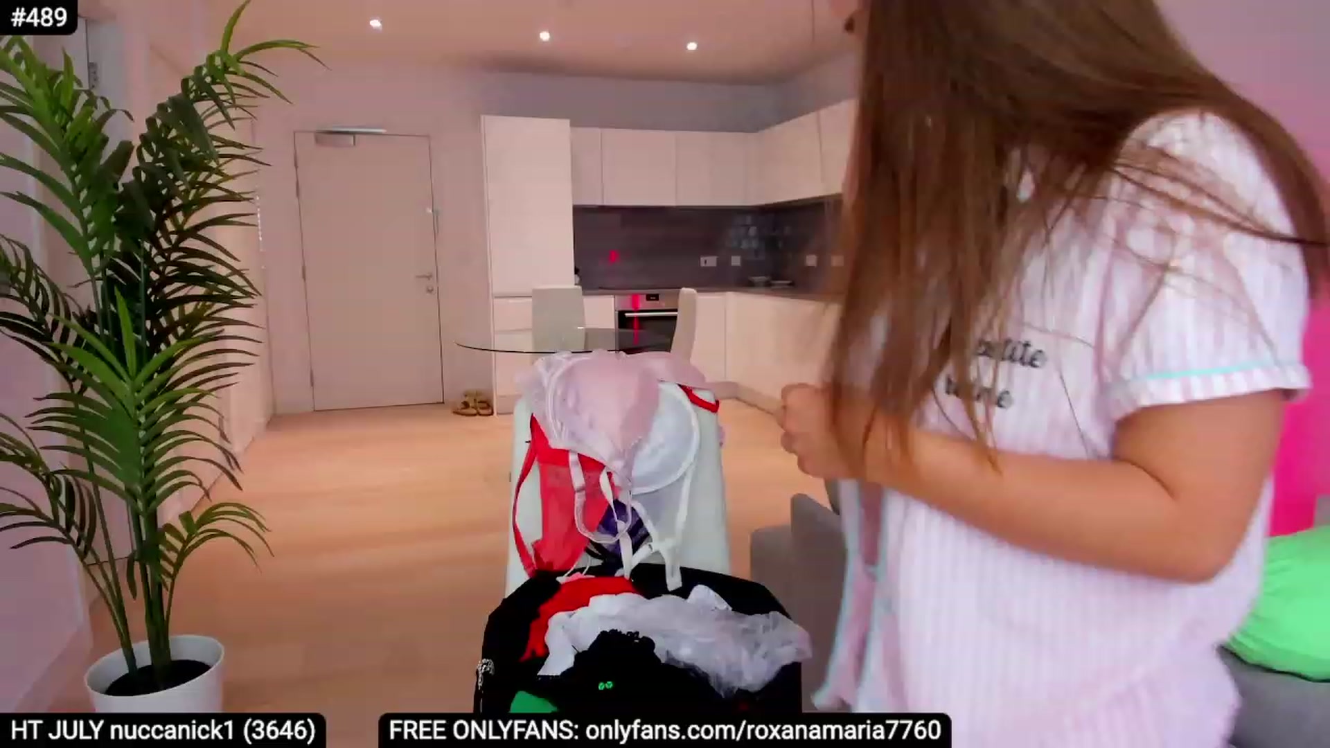 Gallery image thumbnail from XMirrabbellaX's myfreecams stream on, 07/14/2023, 16:24 image 3 of 20