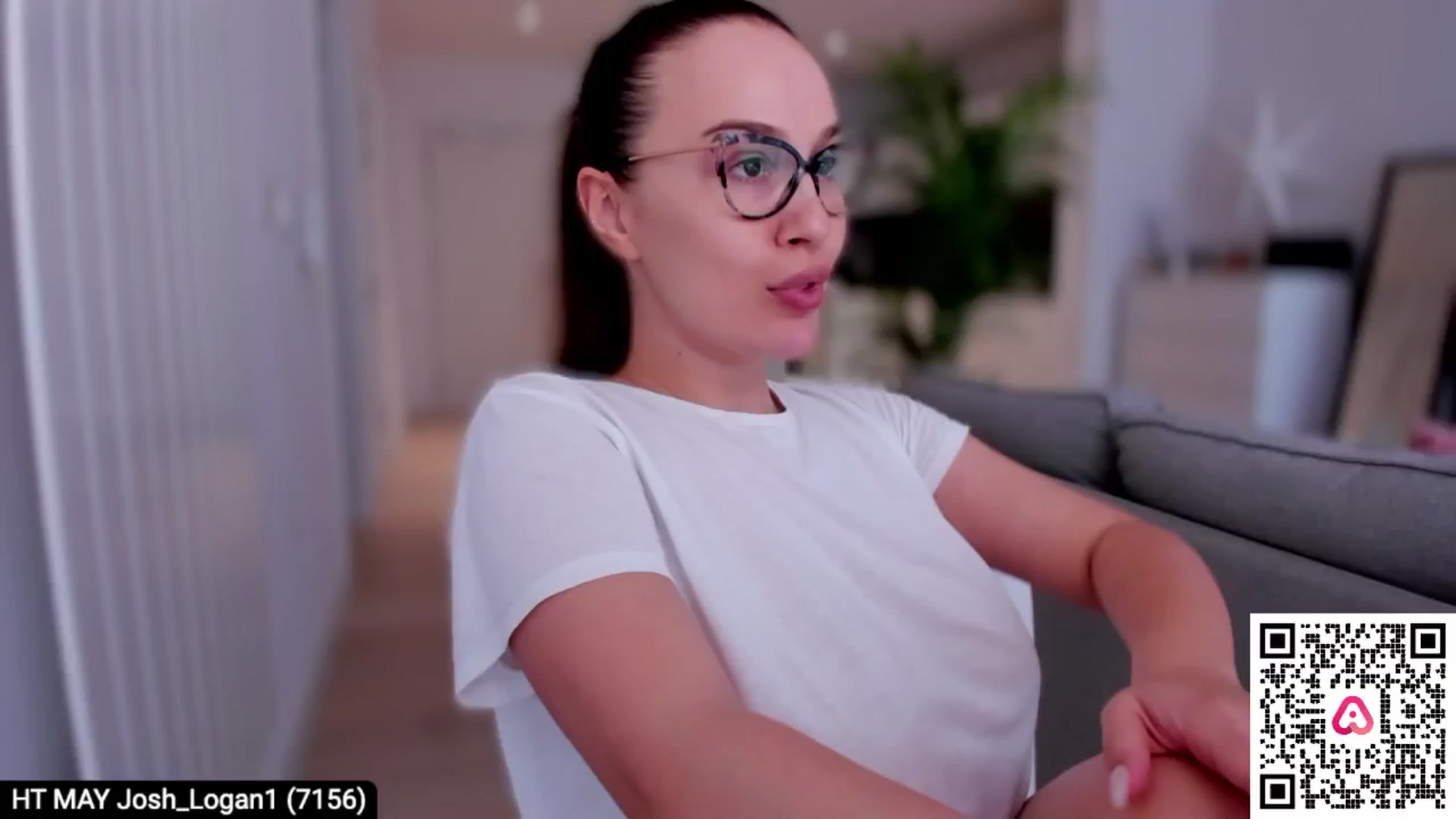 Gallery image thumbnail from XMirrabbellaX's myfreecams stream on, 05/13/2024, 13:33 image 14 of 20