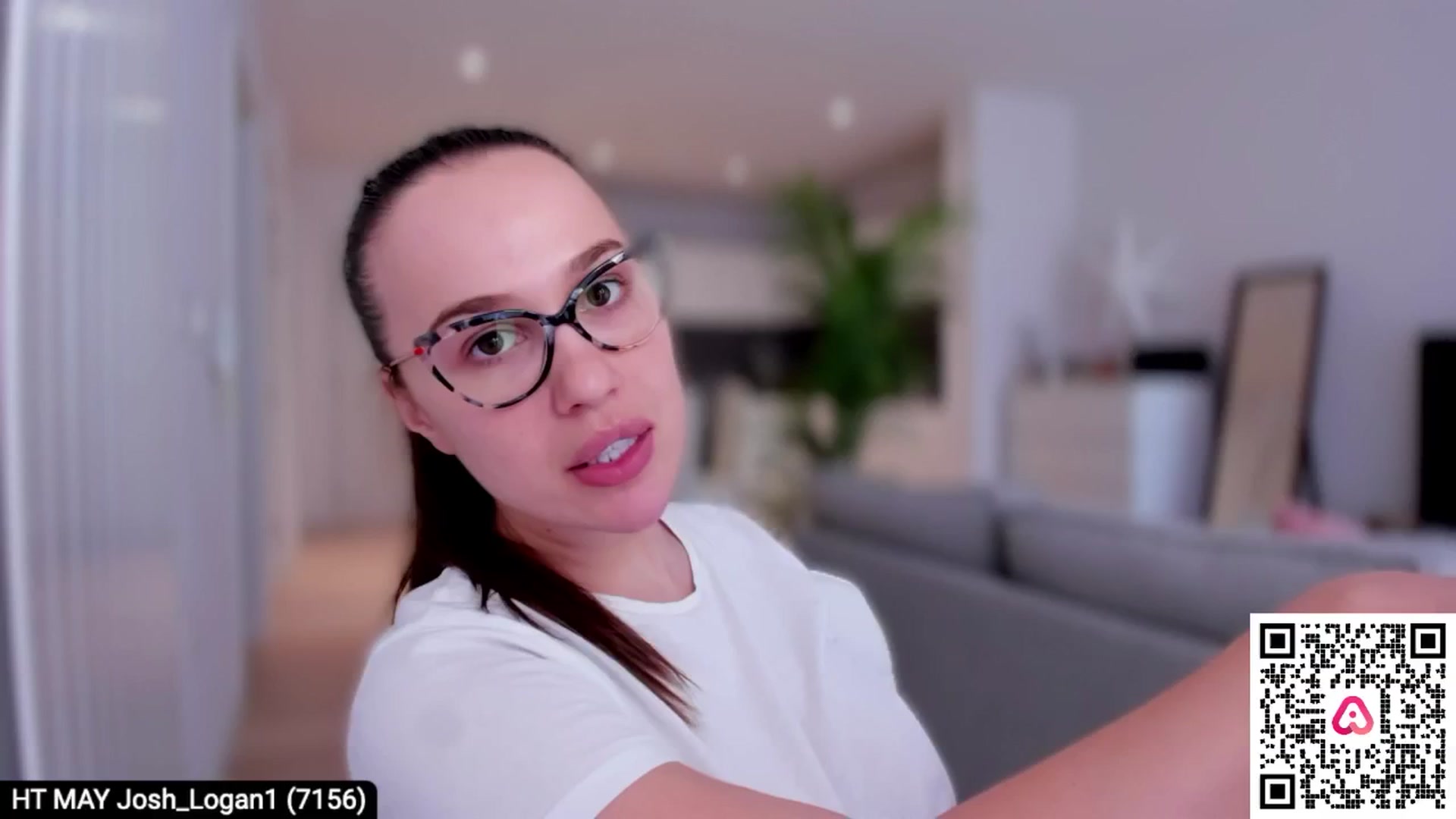 Gallery image thumbnail from XMirrabbellaX's myfreecams stream on, 05/13/2024, 14:57 image 11 of 20