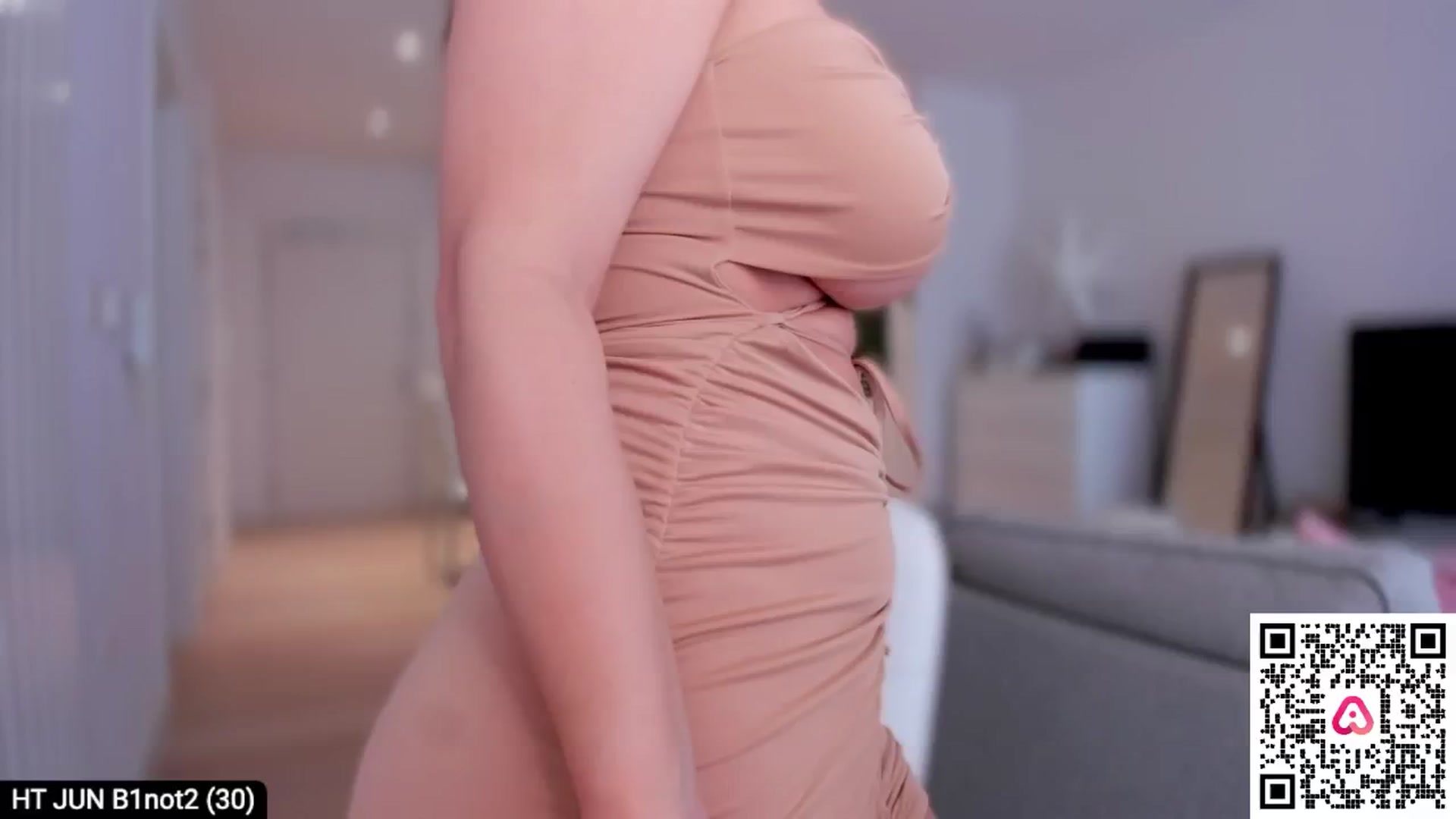 Gallery image thumbnail from XMirrabbellaX's myfreecams stream on, 06/01/2024, 12:03 image 9 of 20