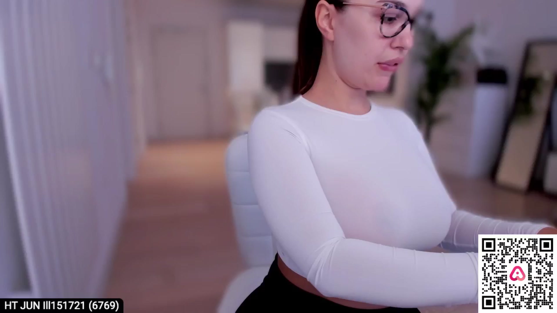 Gallery image thumbnail from XMirrabbellaX's myfreecams stream on, 06/15/2024, 12:53 image 16 of 20