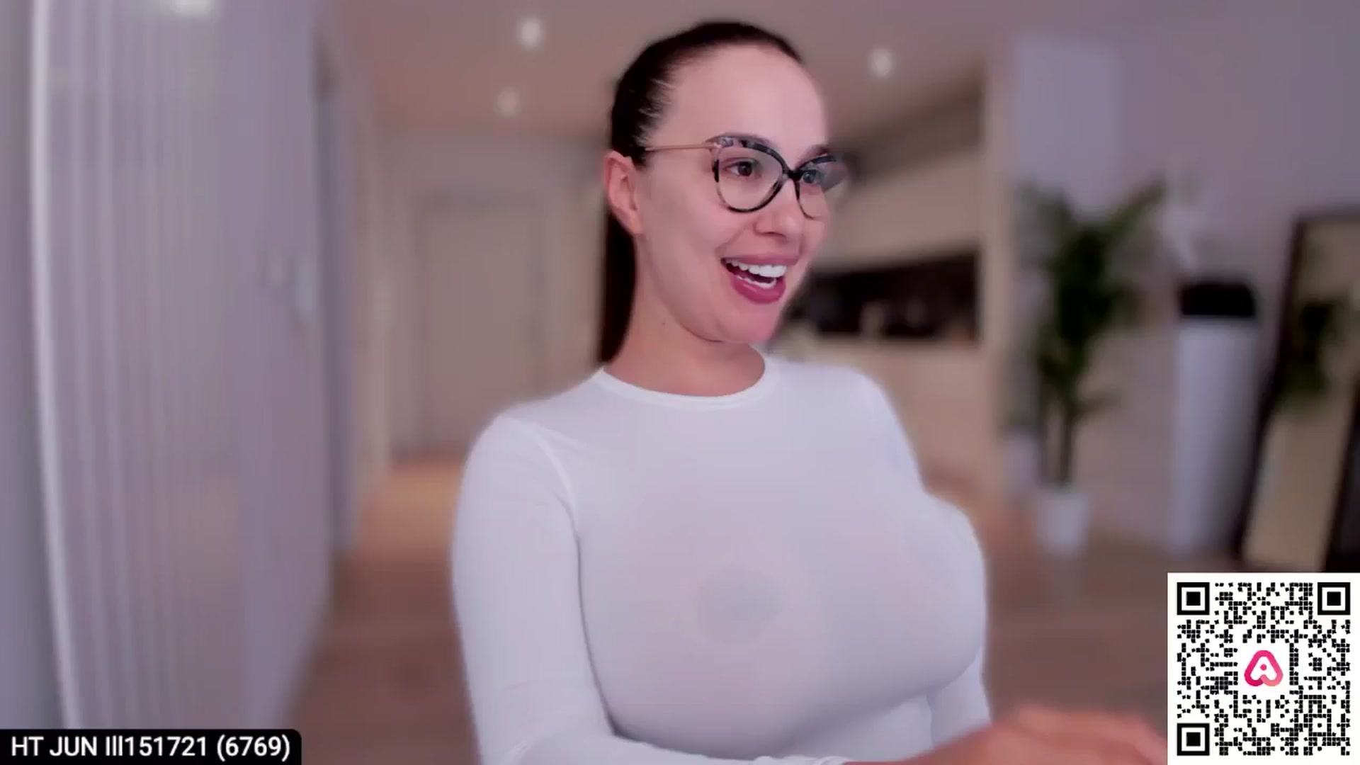 Gallery image thumbnail from XMirrabbellaX's myfreecams stream on, 06/15/2024, 17:11 image 8 of 20