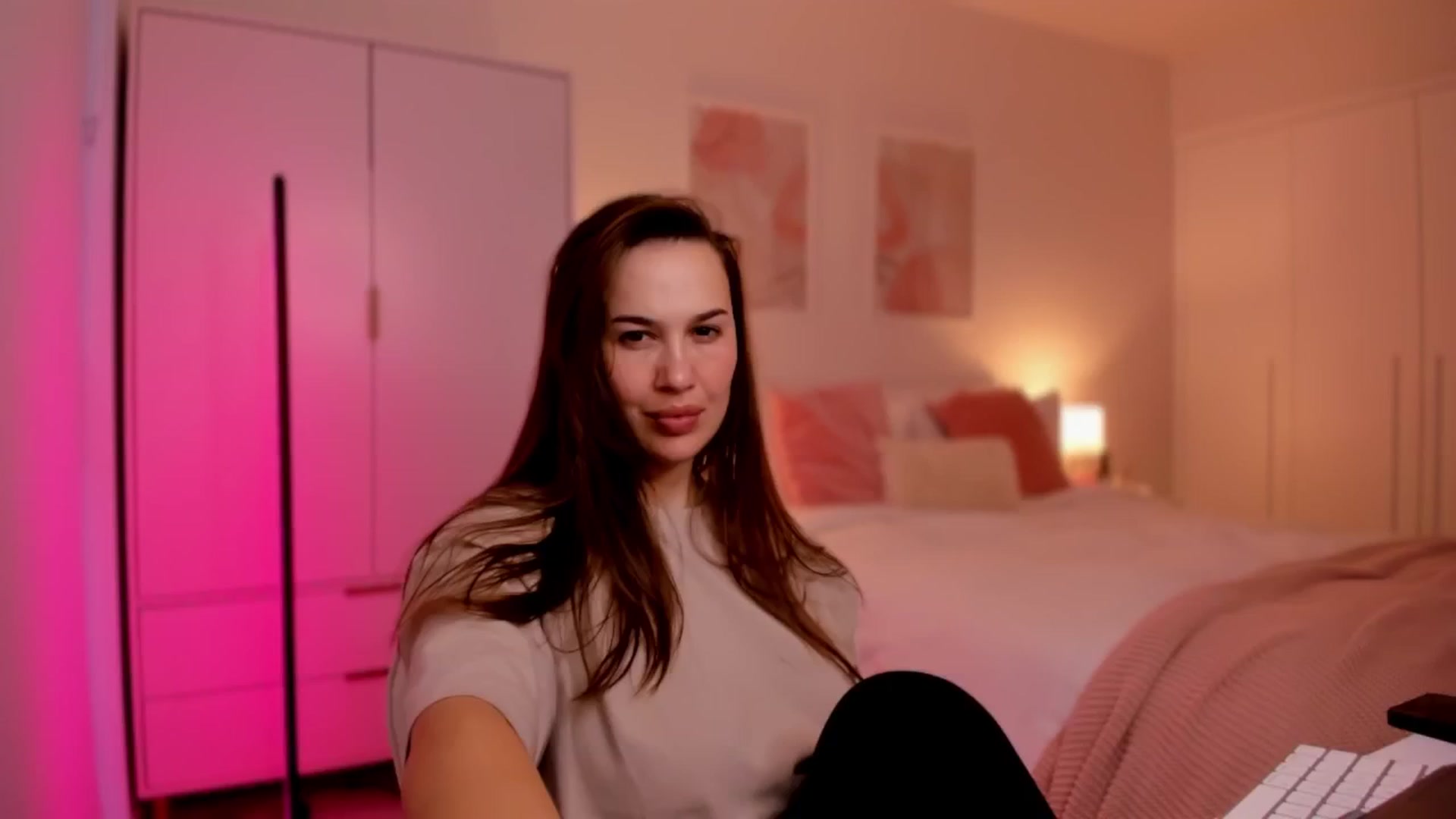 Gallery image thumbnail from XMirrabbellaX's myfreecams stream on, 10/04/2024, 17:36 image 7 of 20