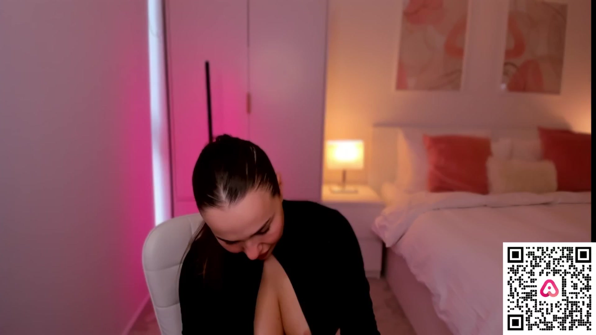Gallery image thumbnail from XMirrabbellaX's myfreecams stream on, 10/14/2024, 13:20 image 14 of 20